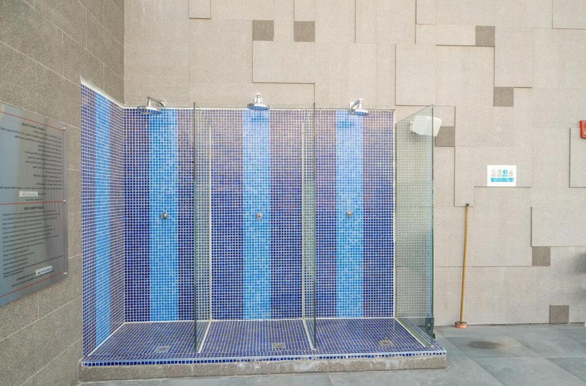 Modern 1br Canal & Burj View & Pool & Gym Access *