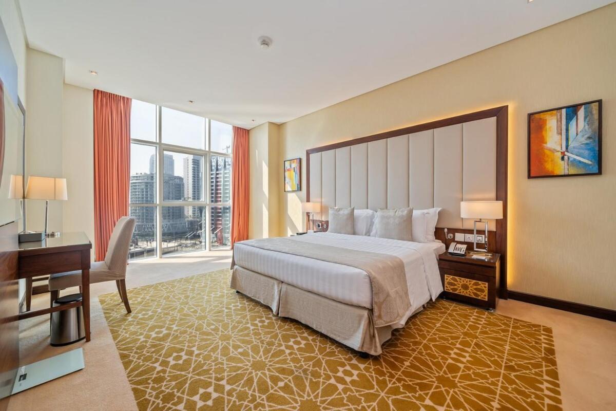 Modern 1br Canal & Burj View & Pool & Gym Access Apartment Dubai