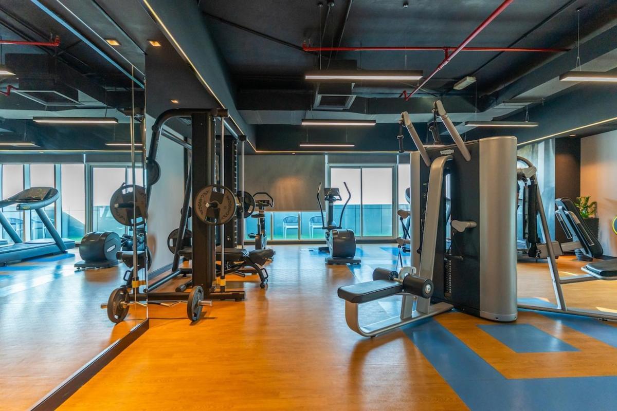Modern 1br Canal & Burj View & Pool & Gym Access