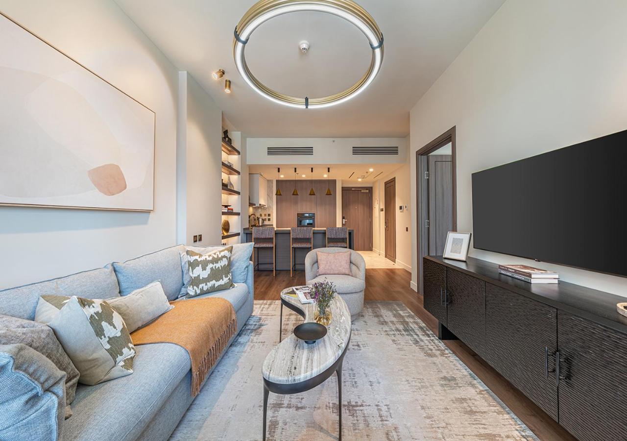 Stunning 1 Br Walk To Burj Khalifa & Mall *