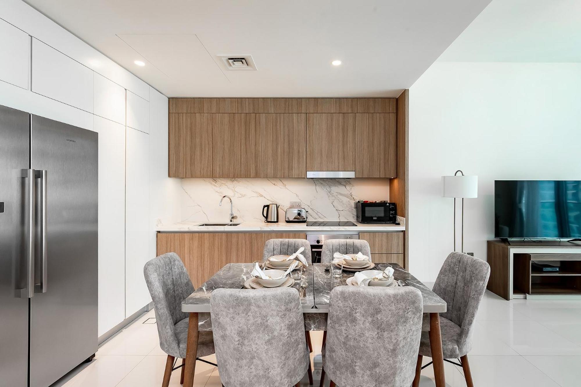 Luxury 2br By Amber At Vista Tower 1, Emaar Beachfront Apartment