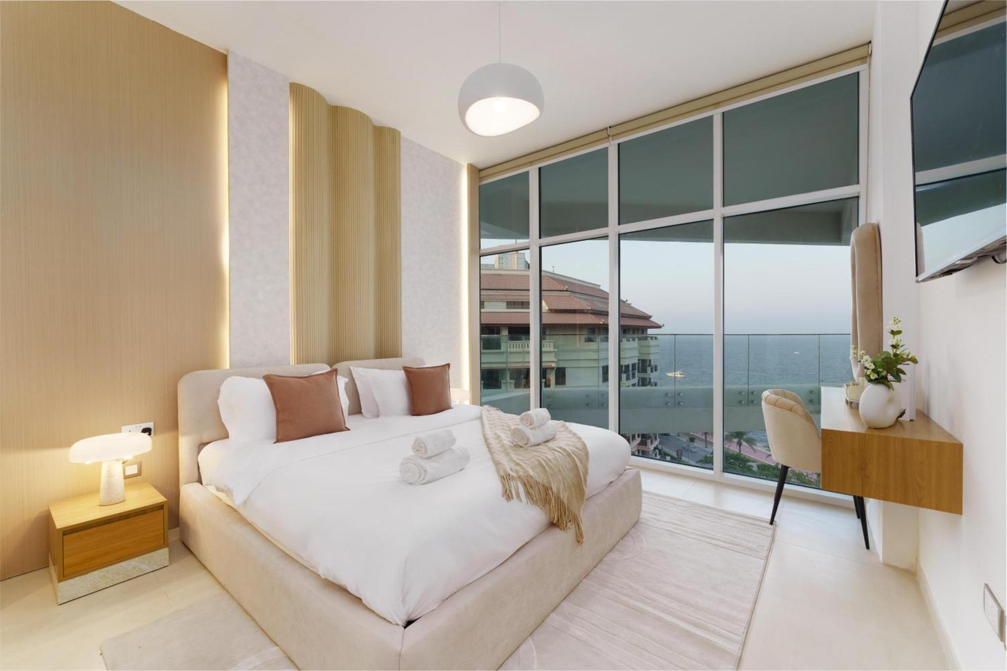 Dejaview Luxury With Private Terrace, Burj & Sea View Apartment *