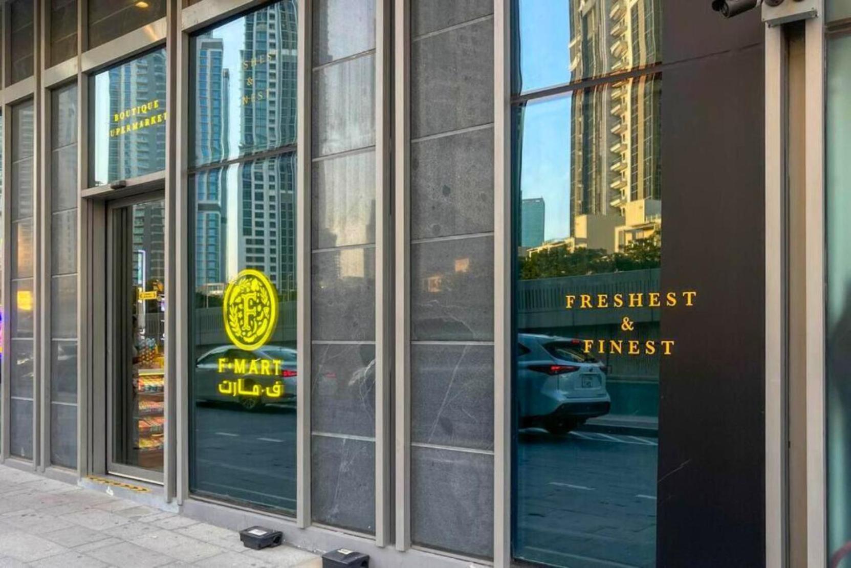 Apartment Stunning In Prime Location 5 Star Amenities *