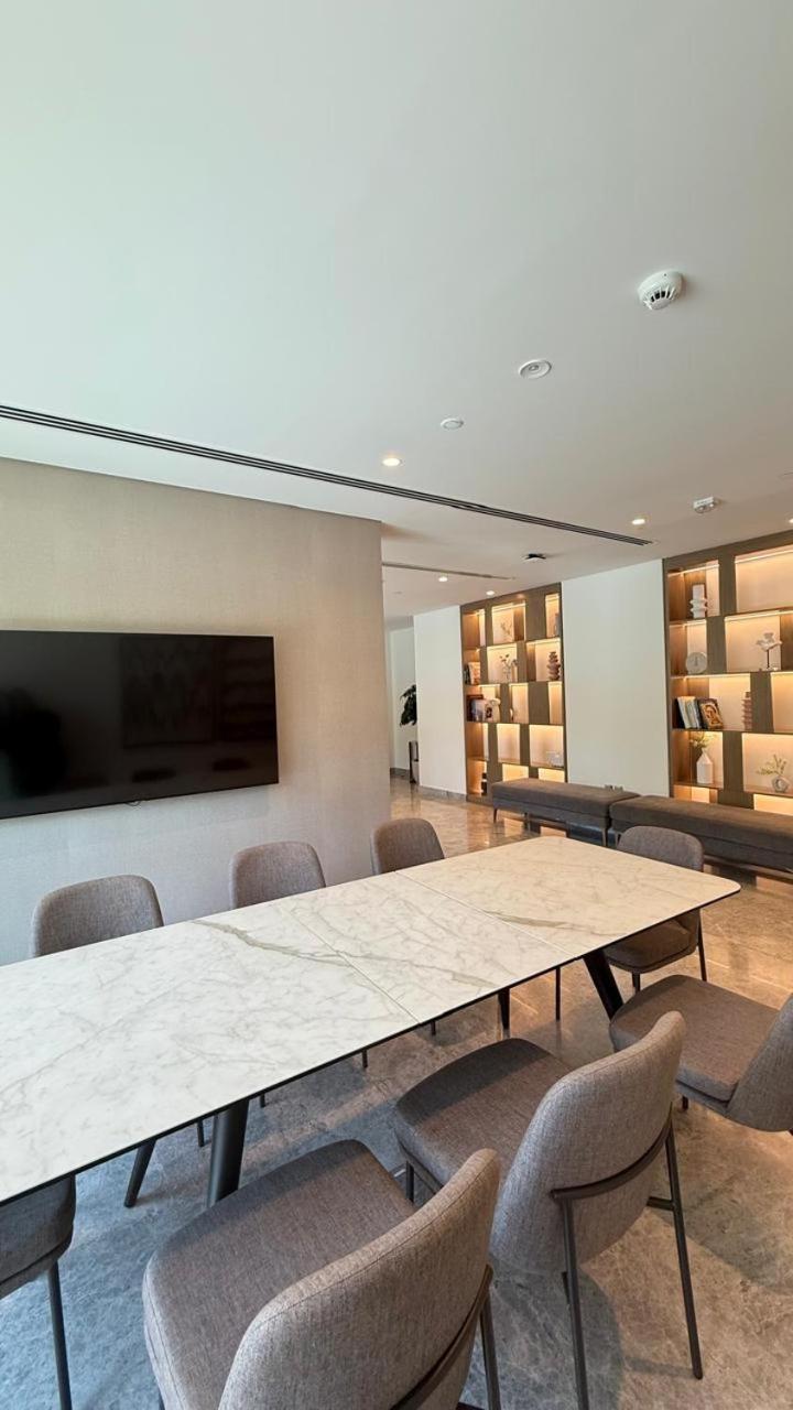 Luxury 2br Prime Downtown 5 Min Walk To Burj Khalifa And Mall