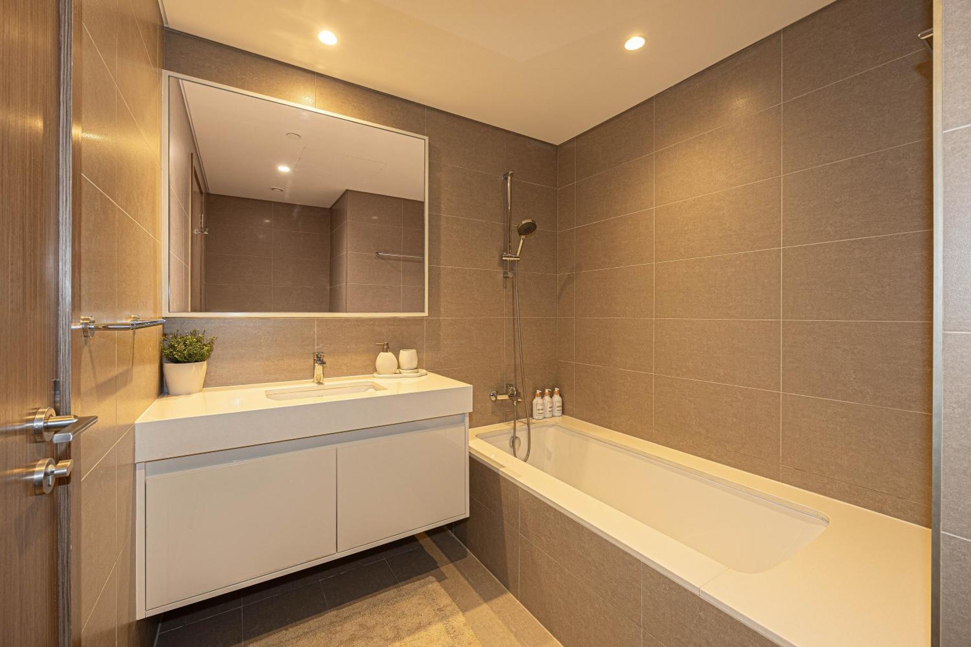 Luxury 2br Prime Downtown 5 Min Walk To Burj Khalifa And Mall Apartment Dubai