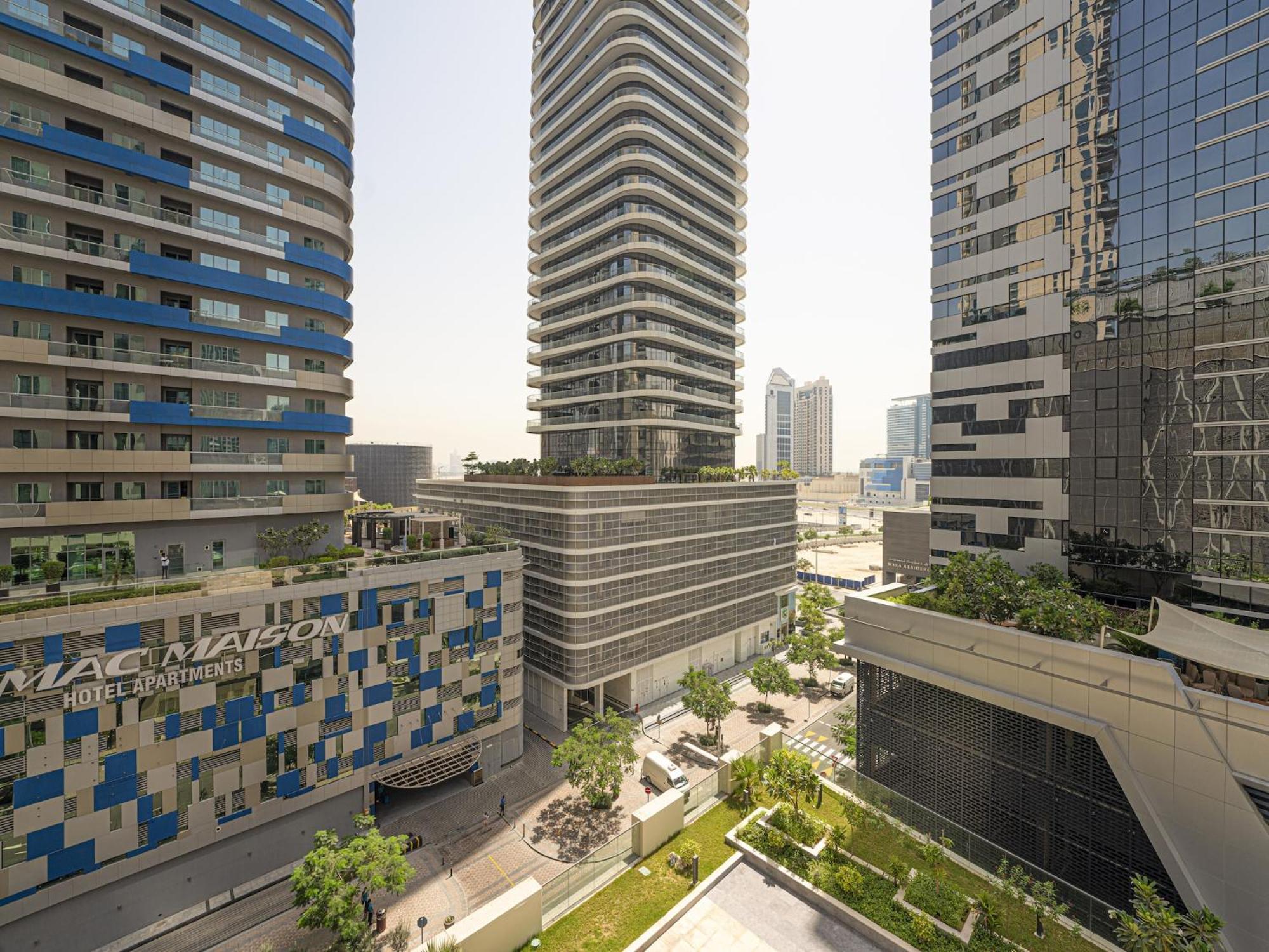Luxe Near Mall Burj Khalifa Pool Gym Parking Apartment *
