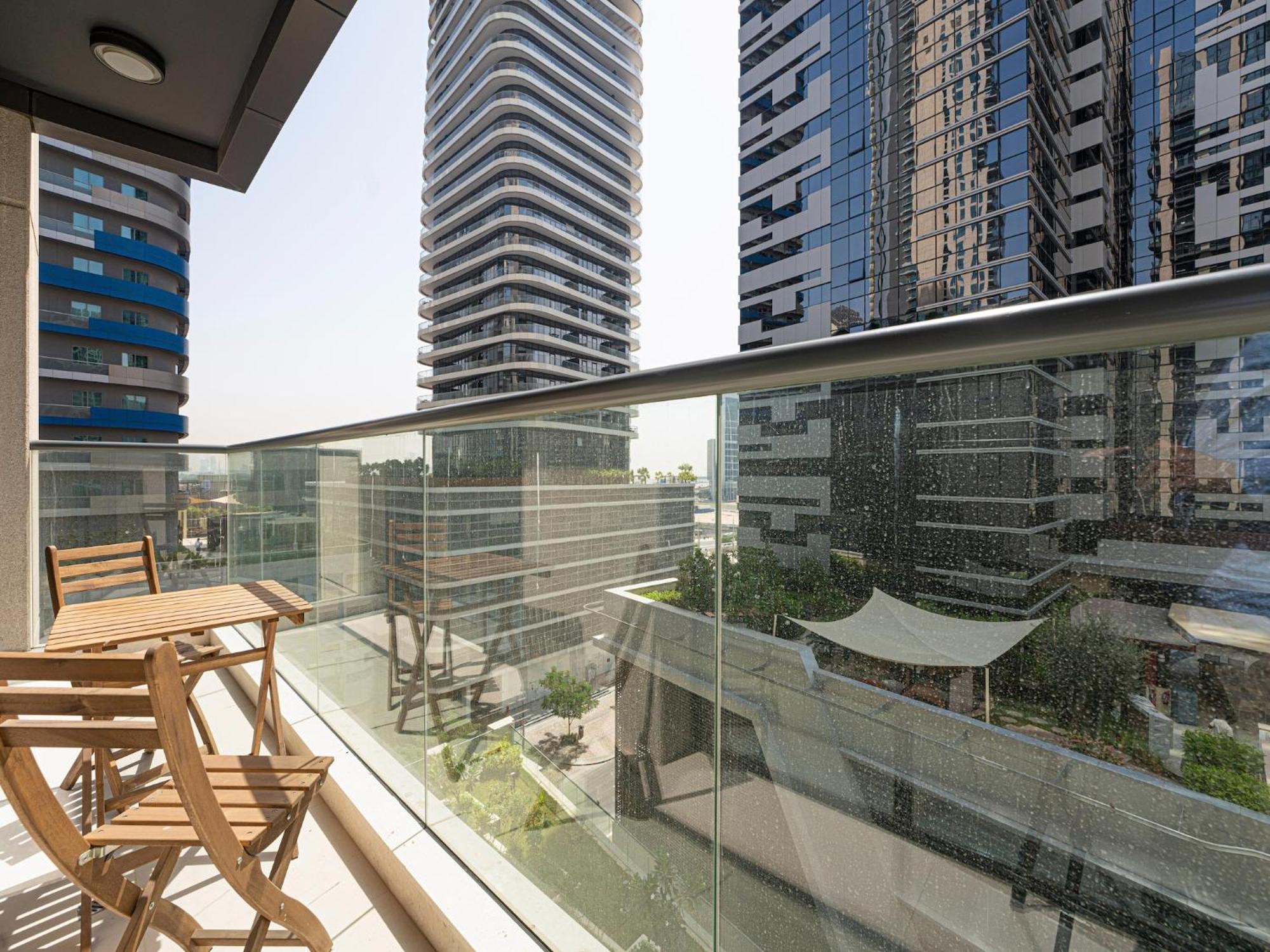 Luxe Near Mall Burj Khalifa Pool Gym Parking Apartment