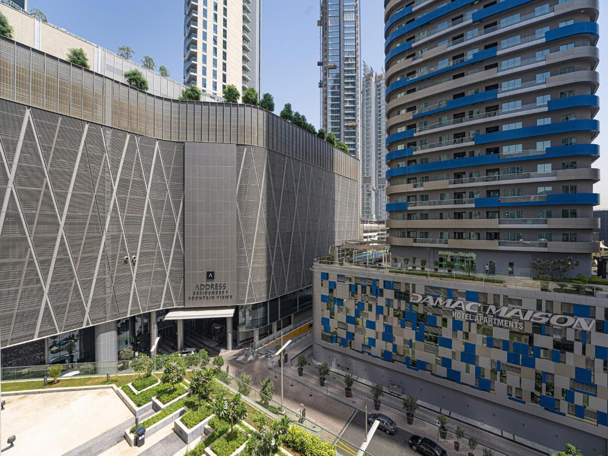 Luxe Near Mall Burj Khalifa Pool Gym Parking Apartment Dubai