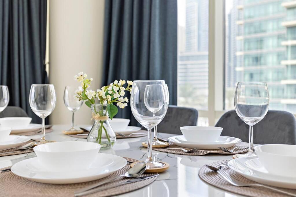 Breathtaking Marina View - Spacious Apartment