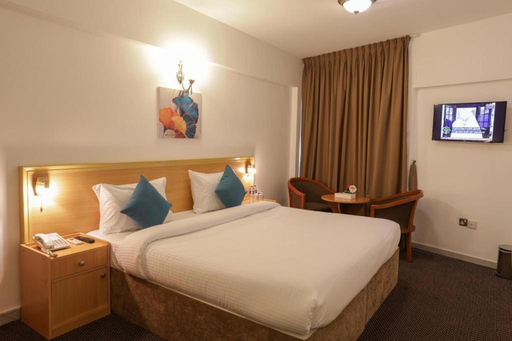 Click Grand - Bur Hotel Dubai