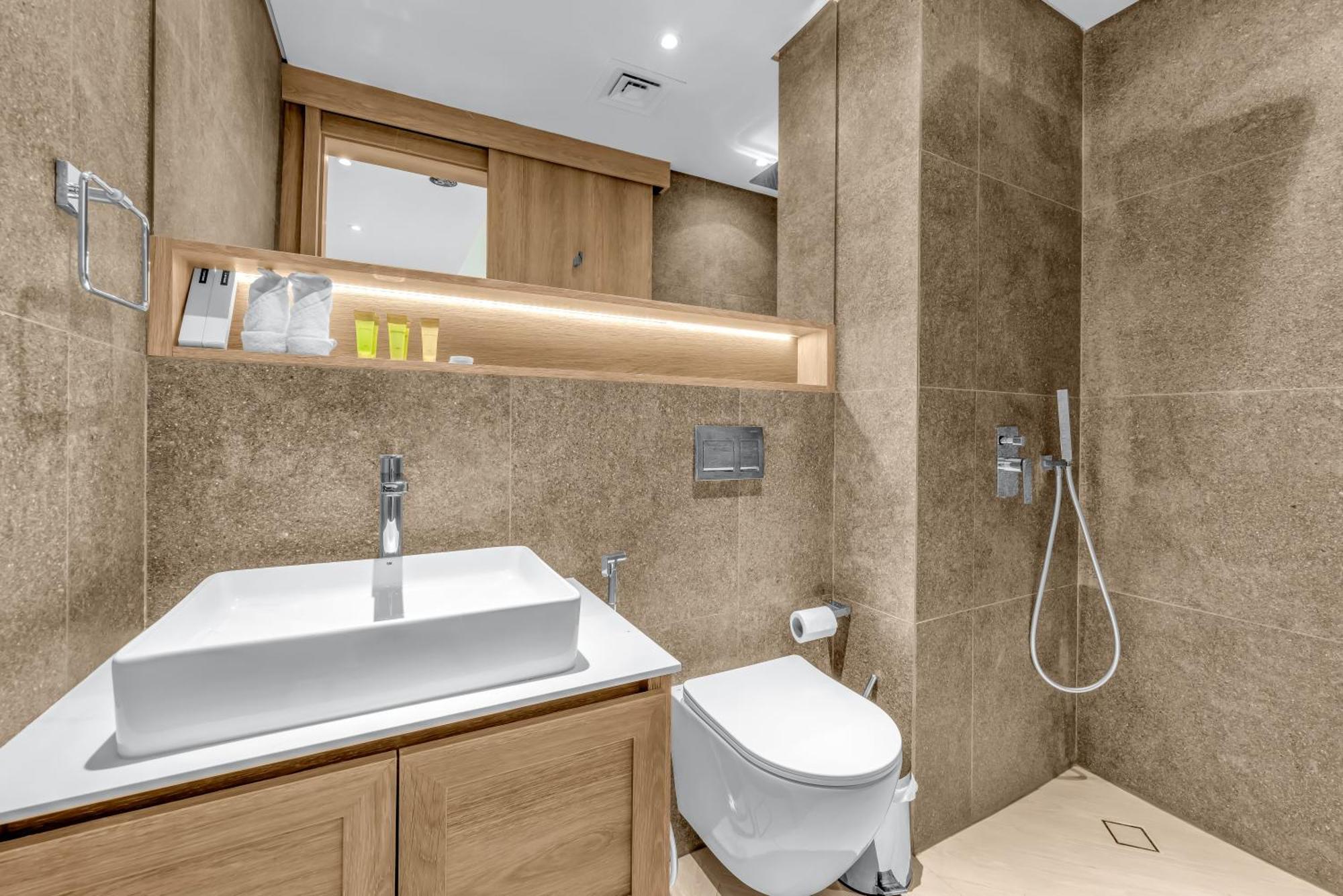 Waves - Comfortable Jvc With Balcony And Maids Dubai
