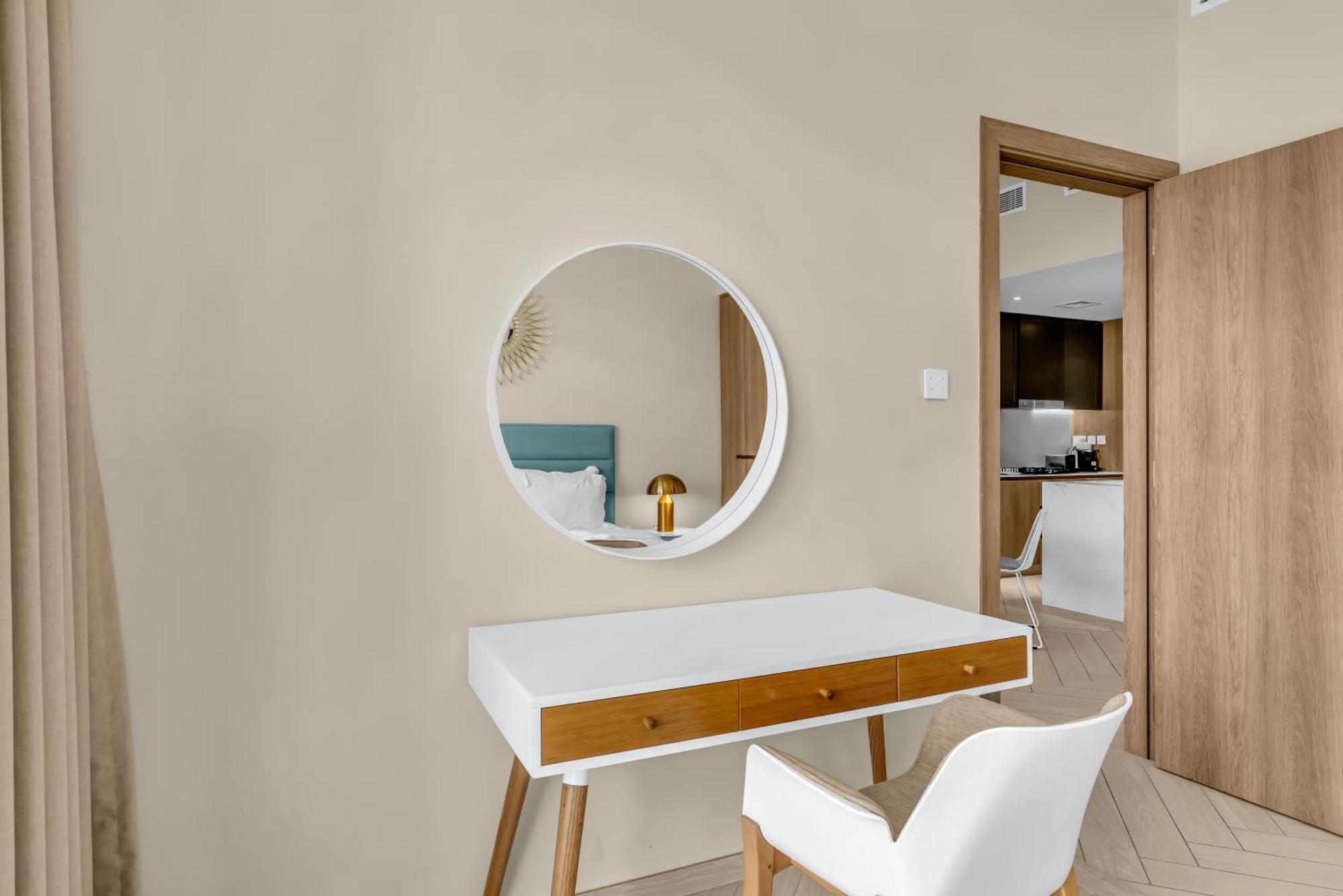 Apartment Waves - Comfortable Jvc With Balcony And Maids Dubai