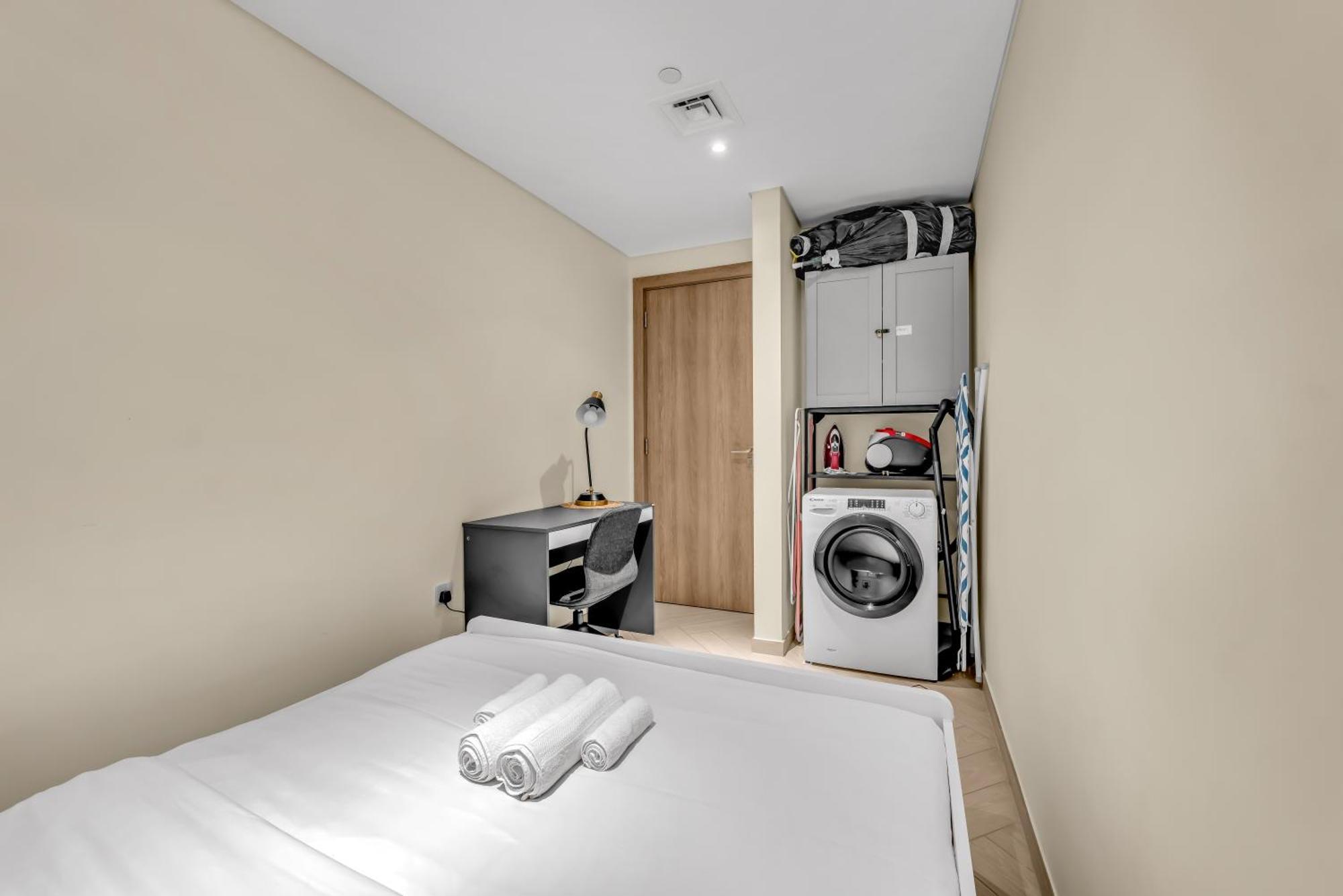 Waves - Comfortable Jvc With Balcony And Maids Dubai