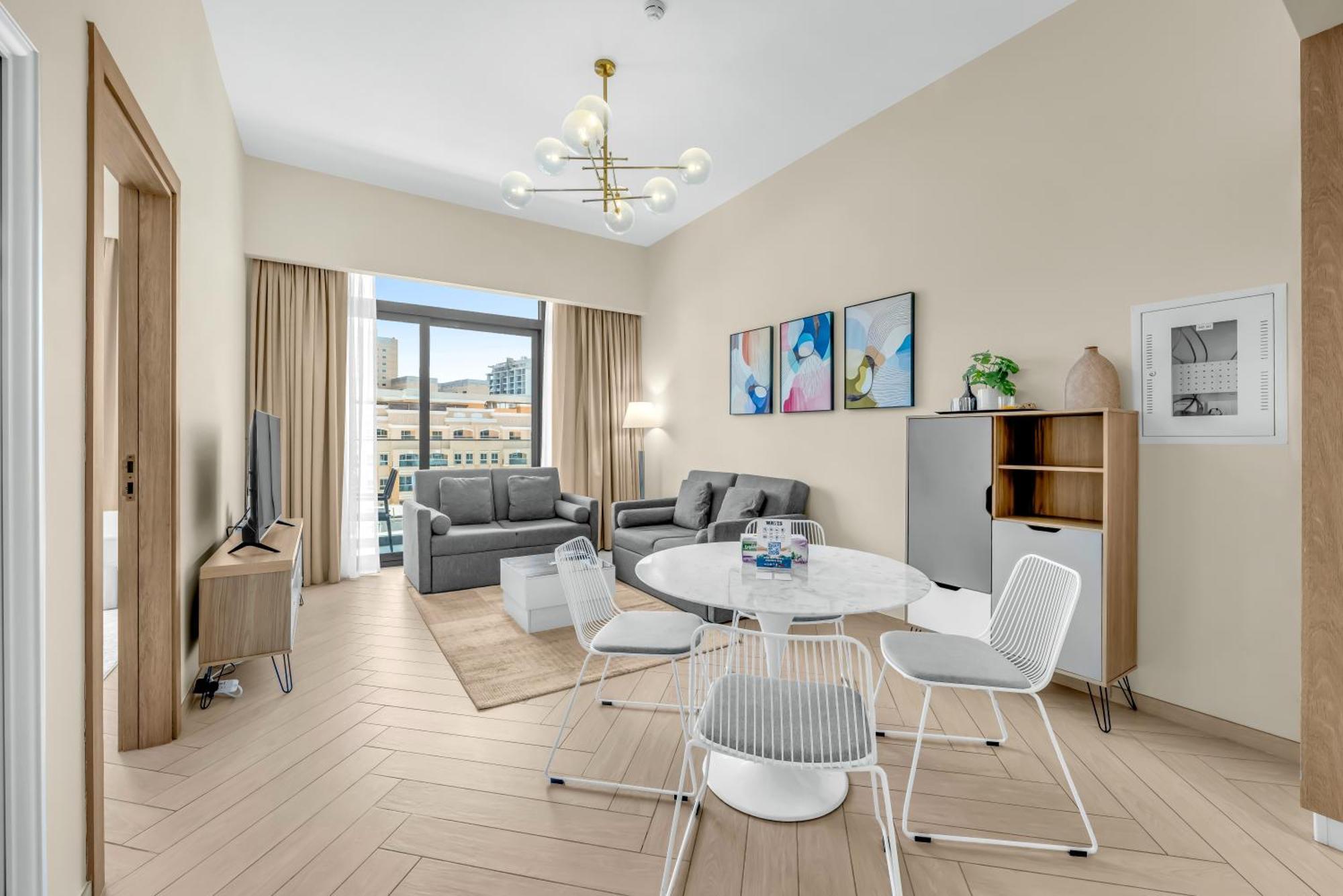 Waves - Comfortable Jvc With Balcony And Maids Apartment