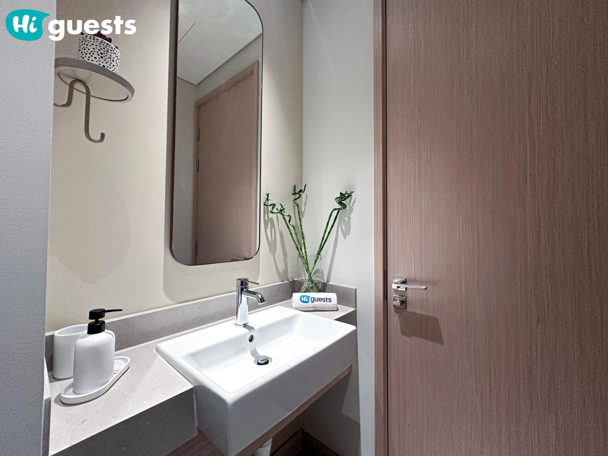 Higuests - Wake Up To Burj Khalifa Views In Stunning 2 Br Apartment