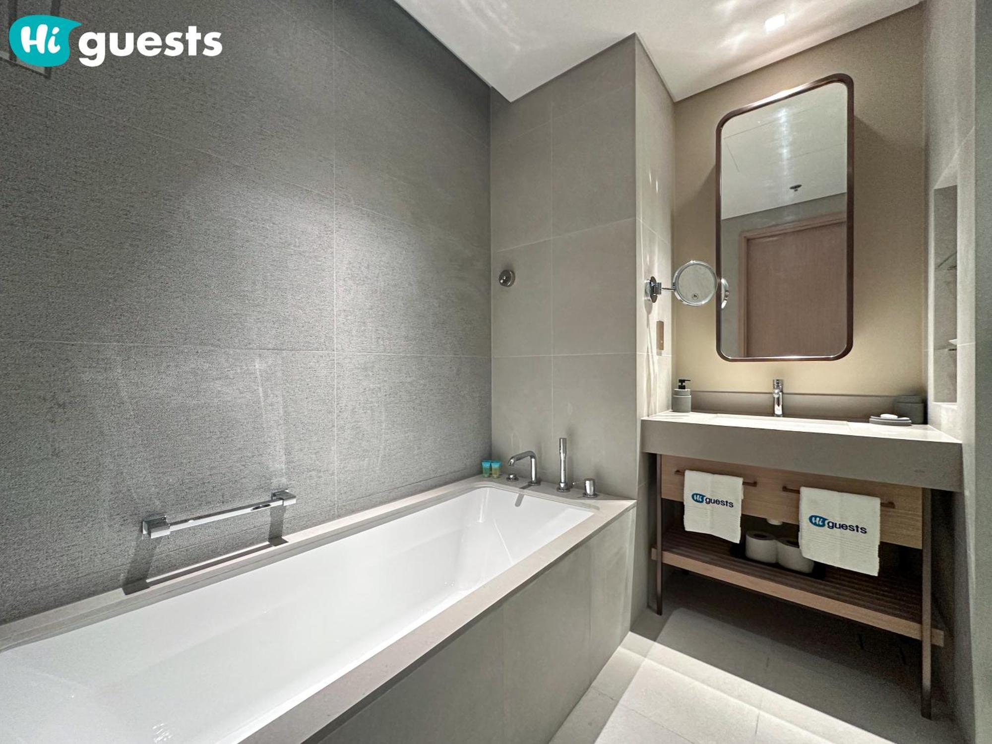 Higuests - Wake Up To Burj Khalifa Views In Stunning 2 Br Dubai