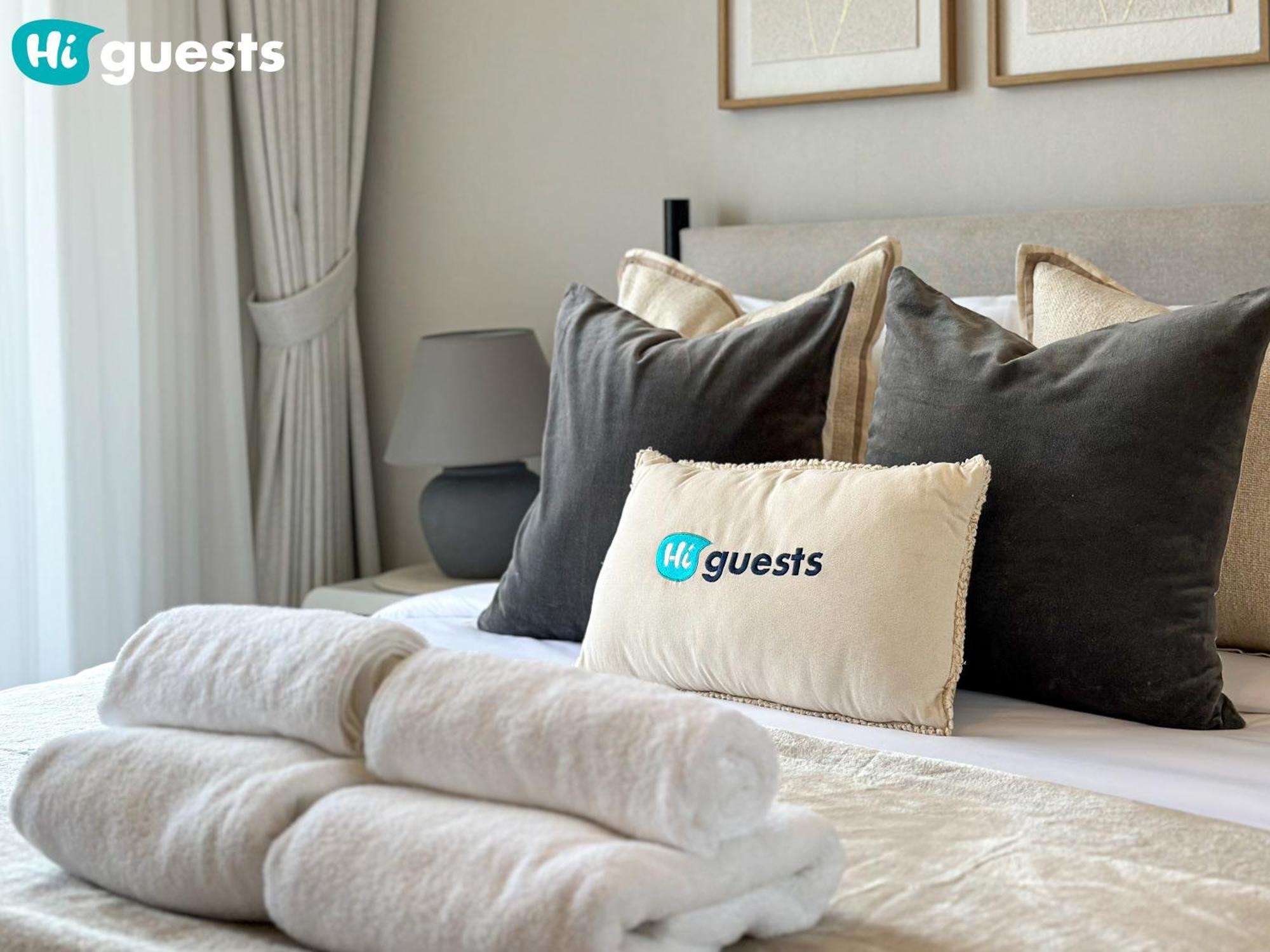 Higuests - Wake Up To Burj Khalifa Views In Stunning 2 Br Dubai