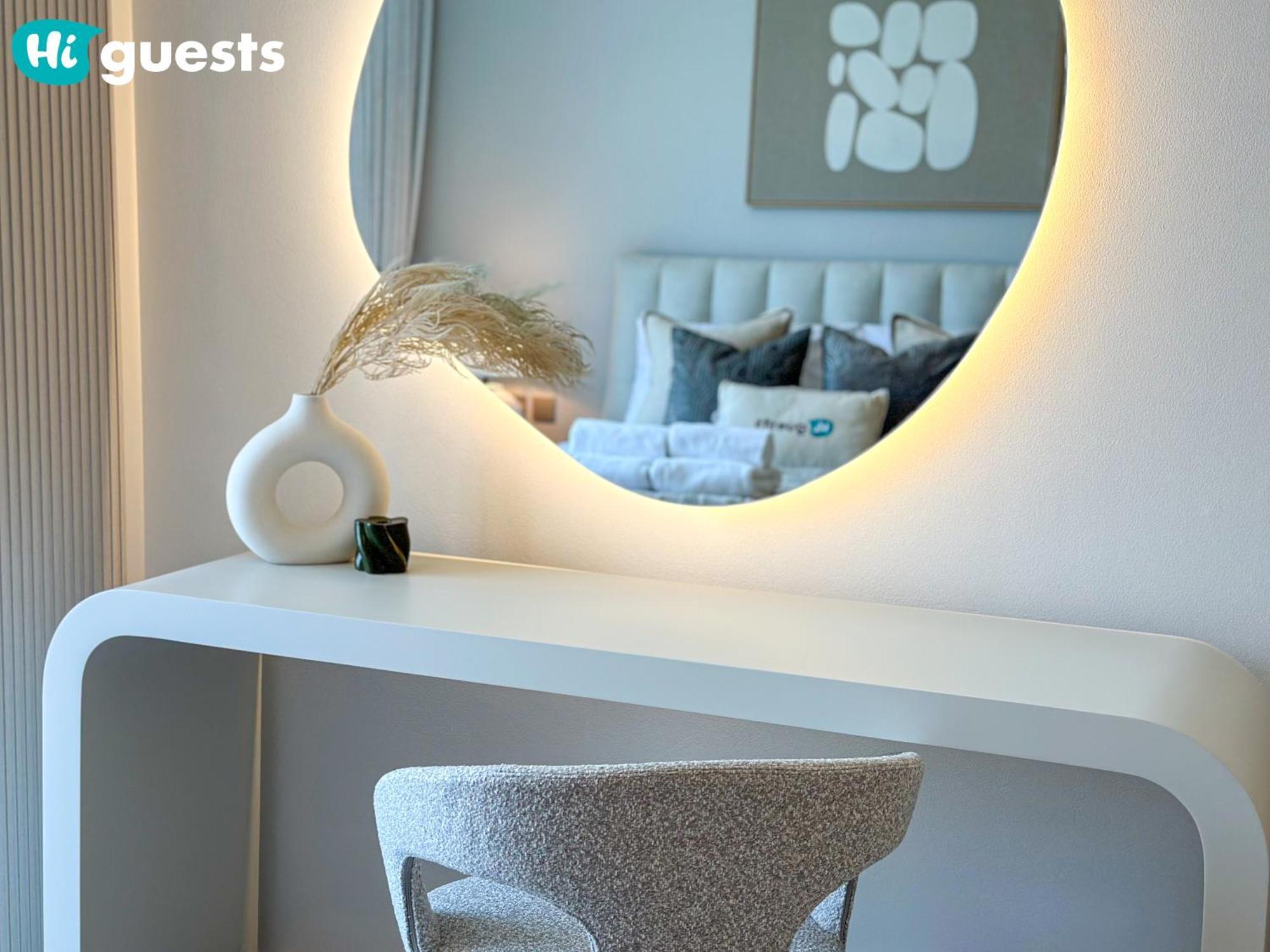 Higuests - Wake Up To Burj Khalifa Views In Stunning 2 Br Apartment Dubai