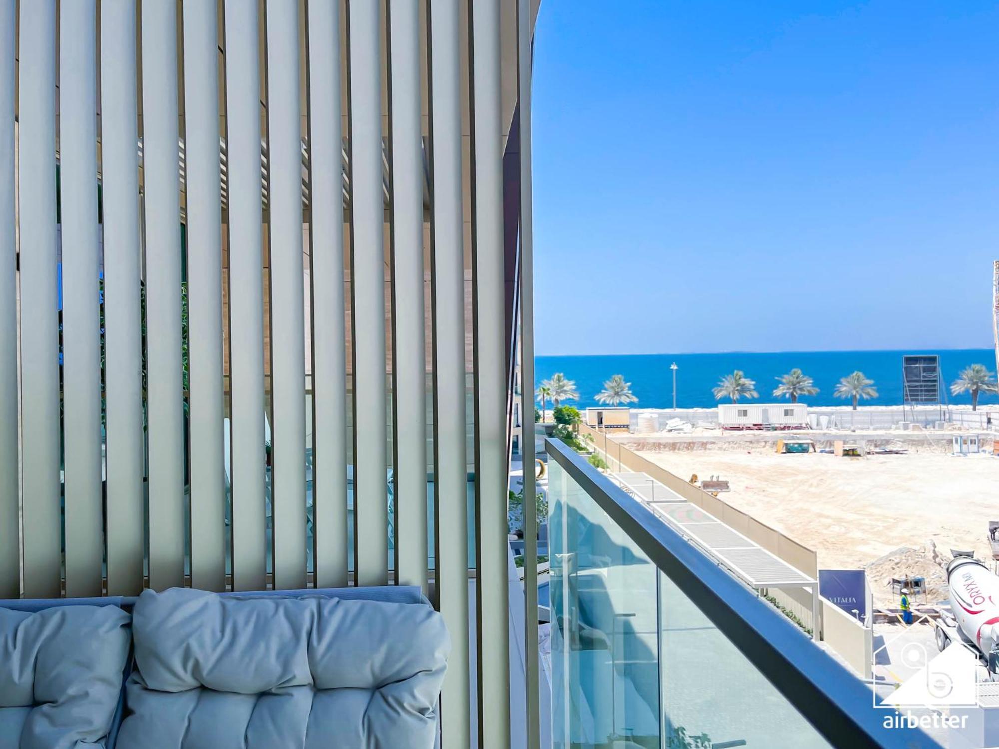 High End 1br Palm Beachfront Pool Access * Dubai
