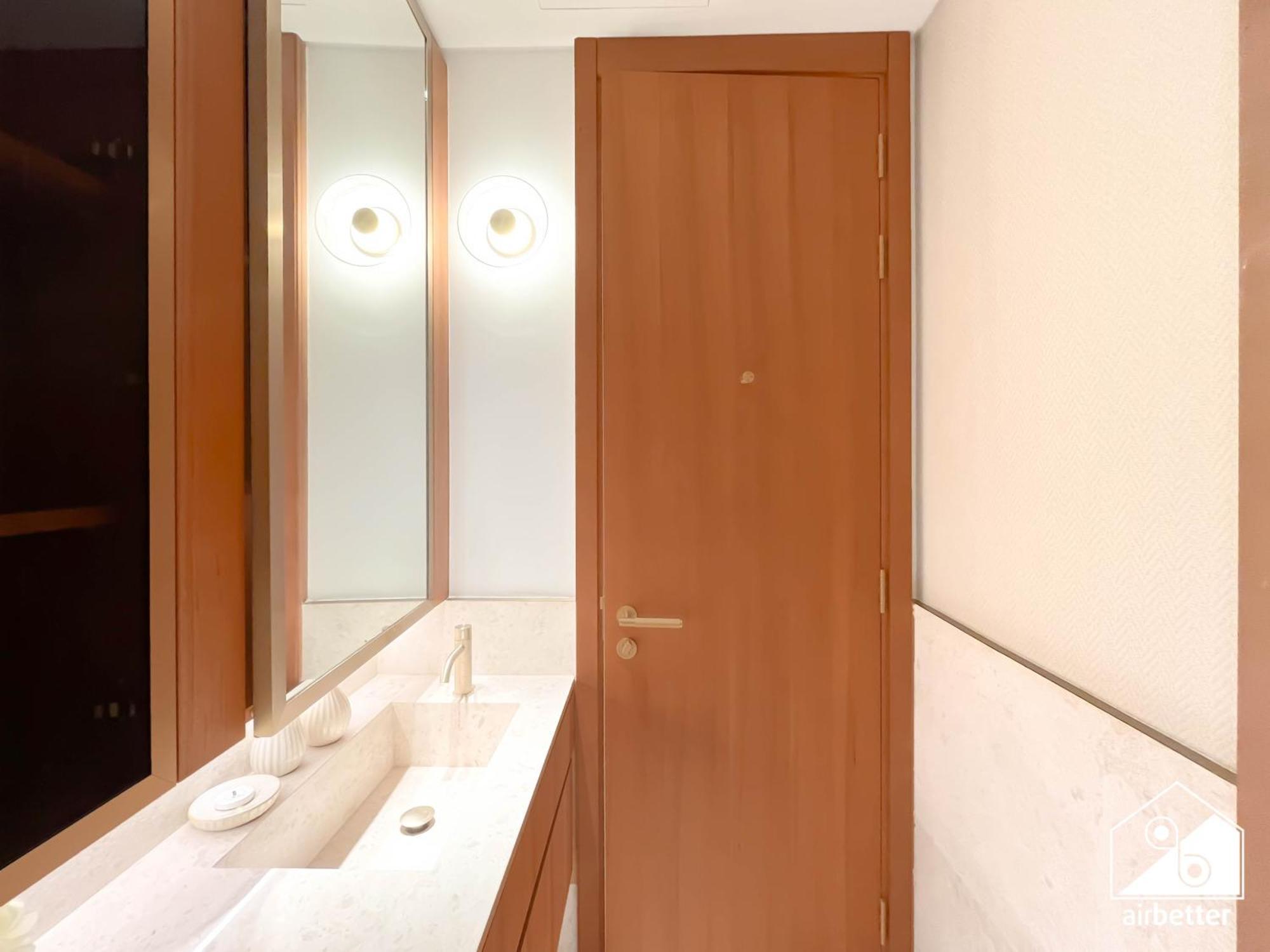High End 1br Palm Beachfront Pool Access Apartment Dubai