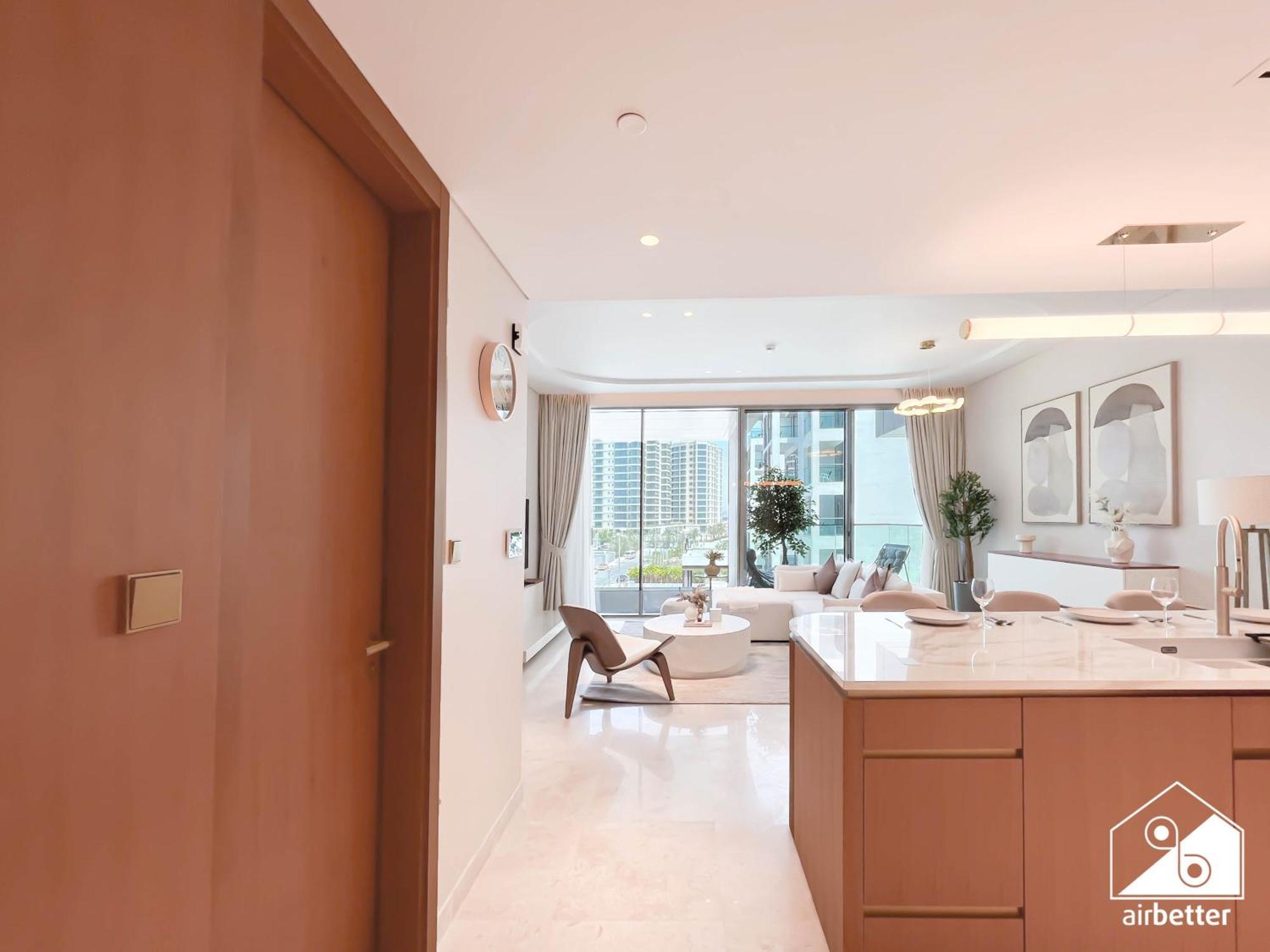 High End 1br Palm Beachfront Pool Access Apartment