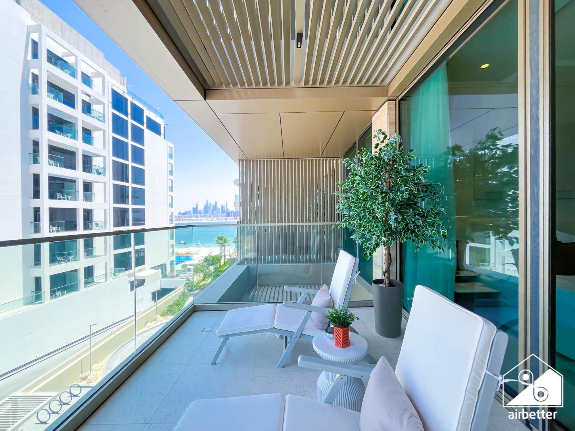 High End 1br Palm Beachfront Pool Access Apartment
