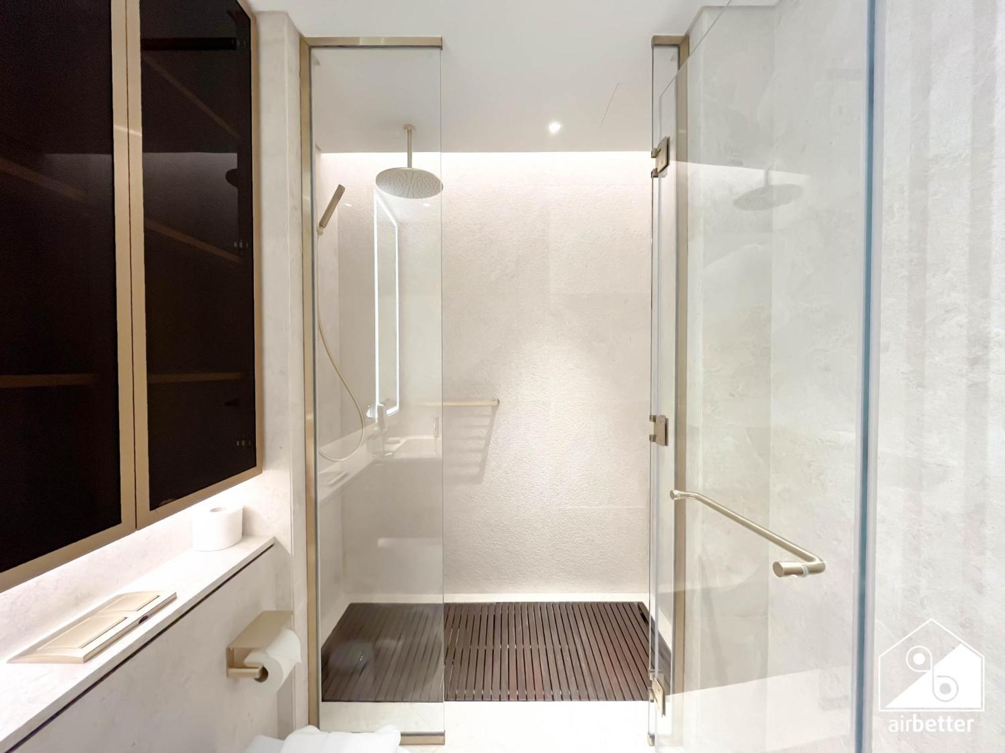 Apartment High End 1br Palm Beachfront Pool Access *