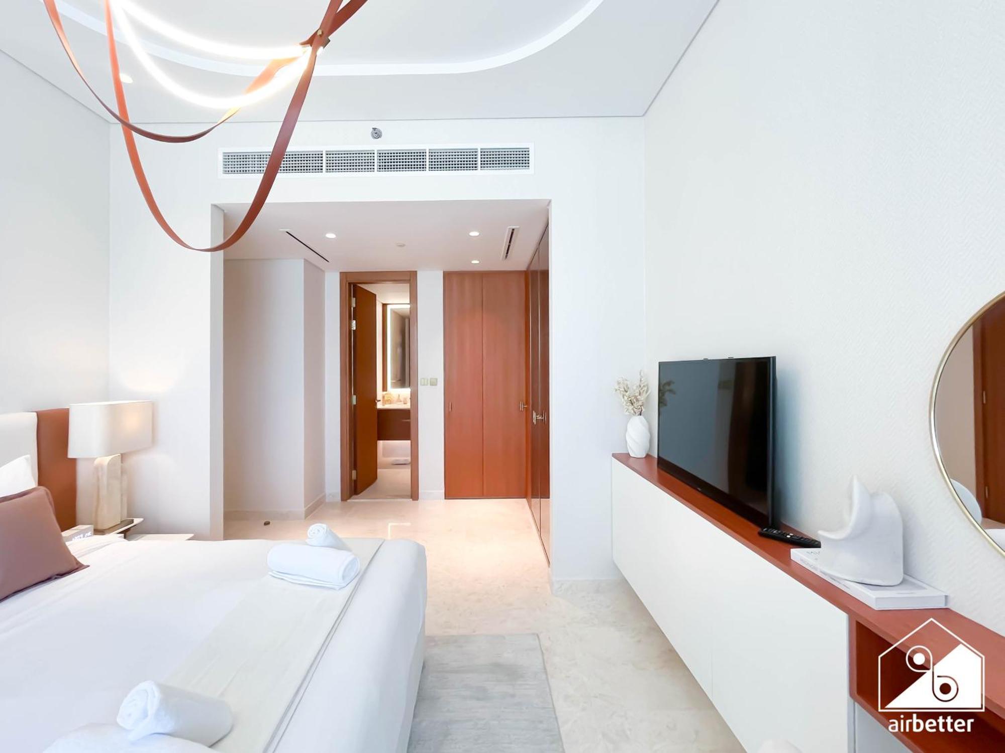 High End 1br Palm Beachfront Pool Access Apartment Dubai