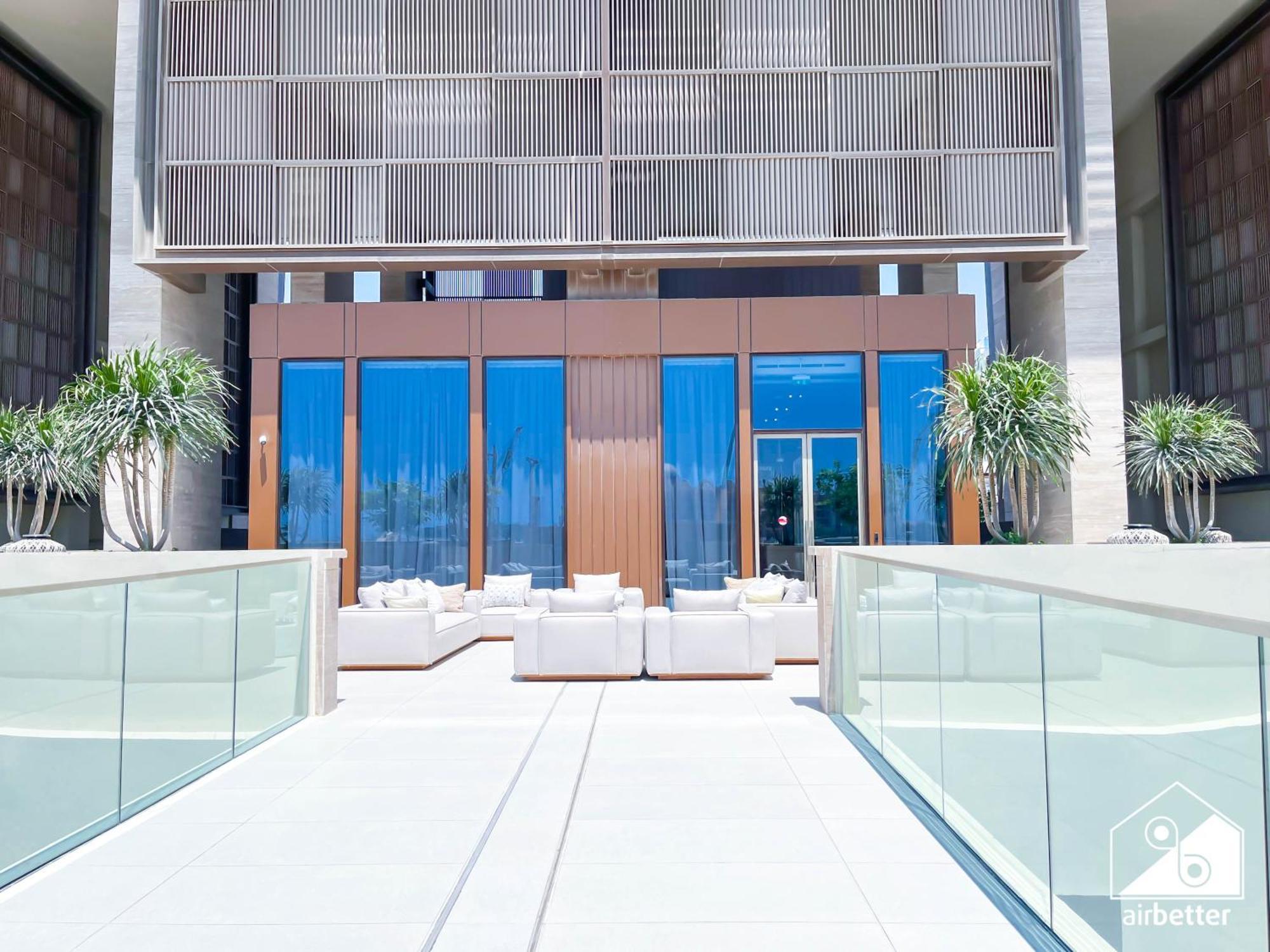 High End 1br Palm Beachfront Pool Access * Dubai