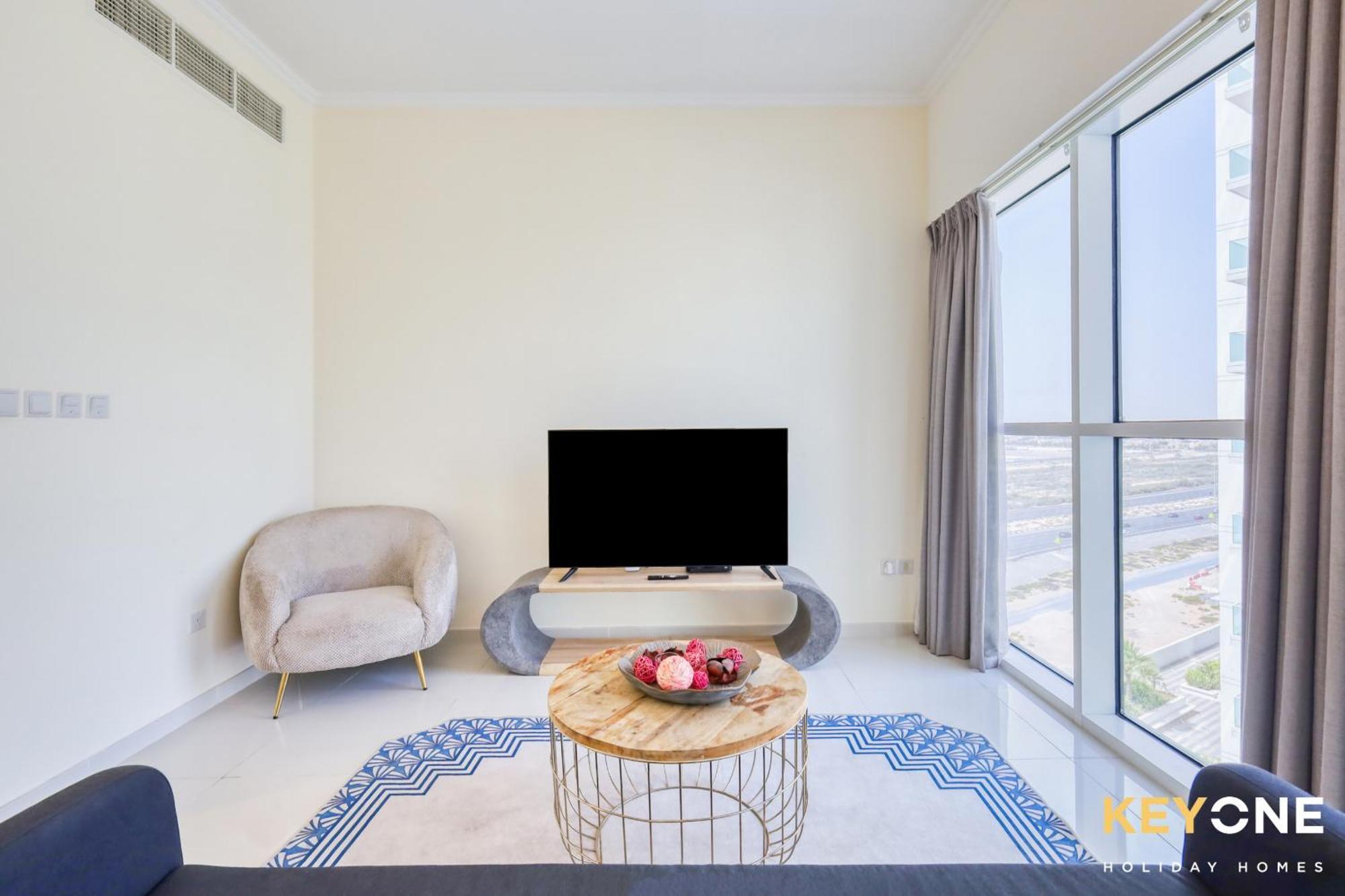 Carson Elegant Living In One Bedroom Apartment *