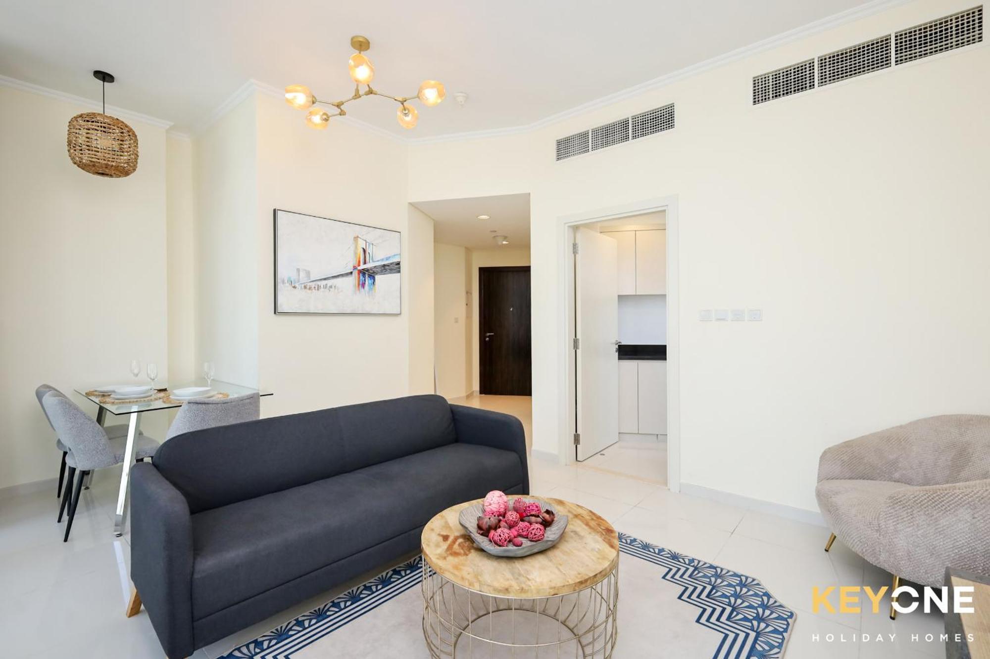 Carson Elegant Living In One Bedroom