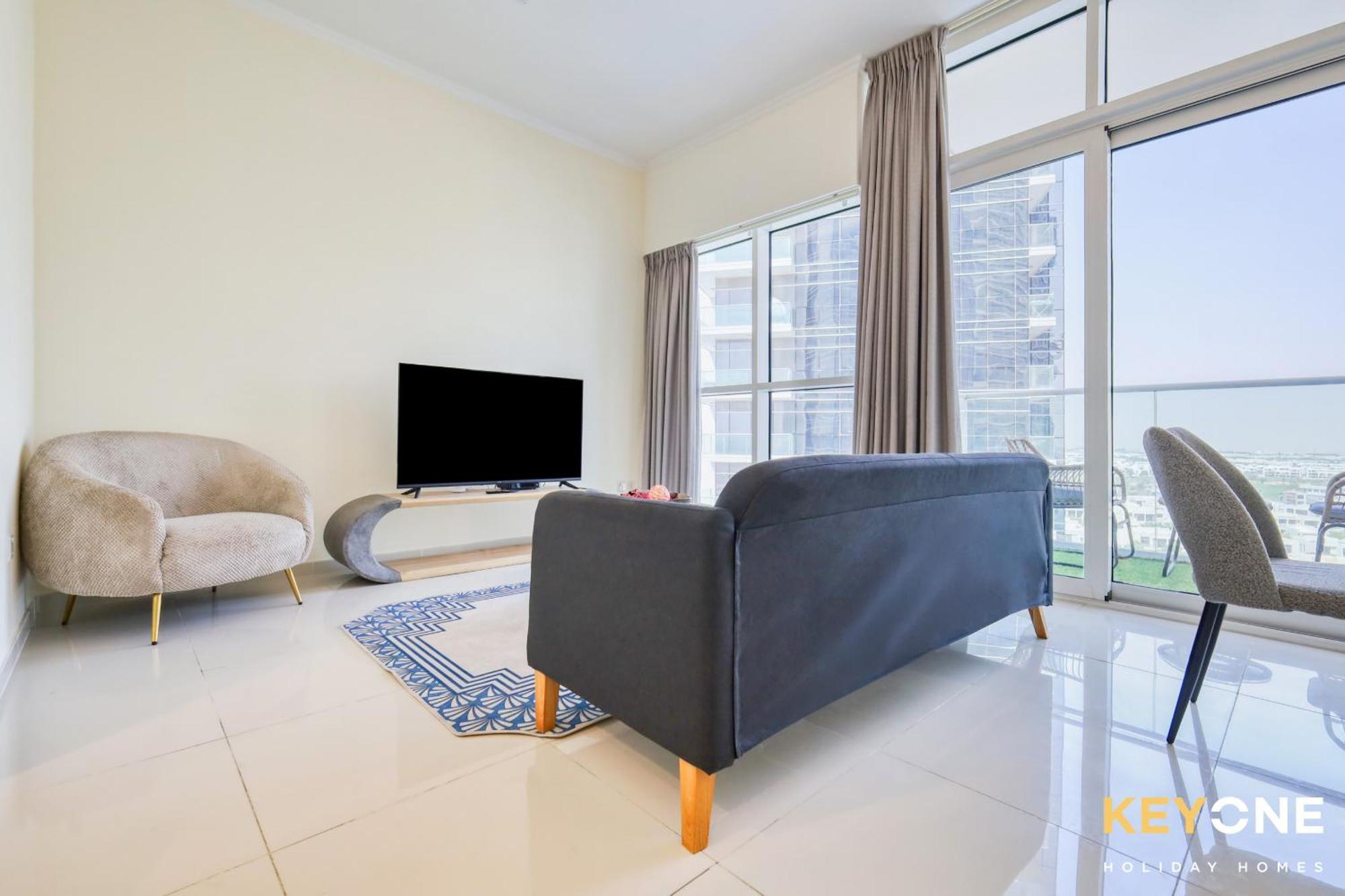 Carson Elegant Living In One Bedroom