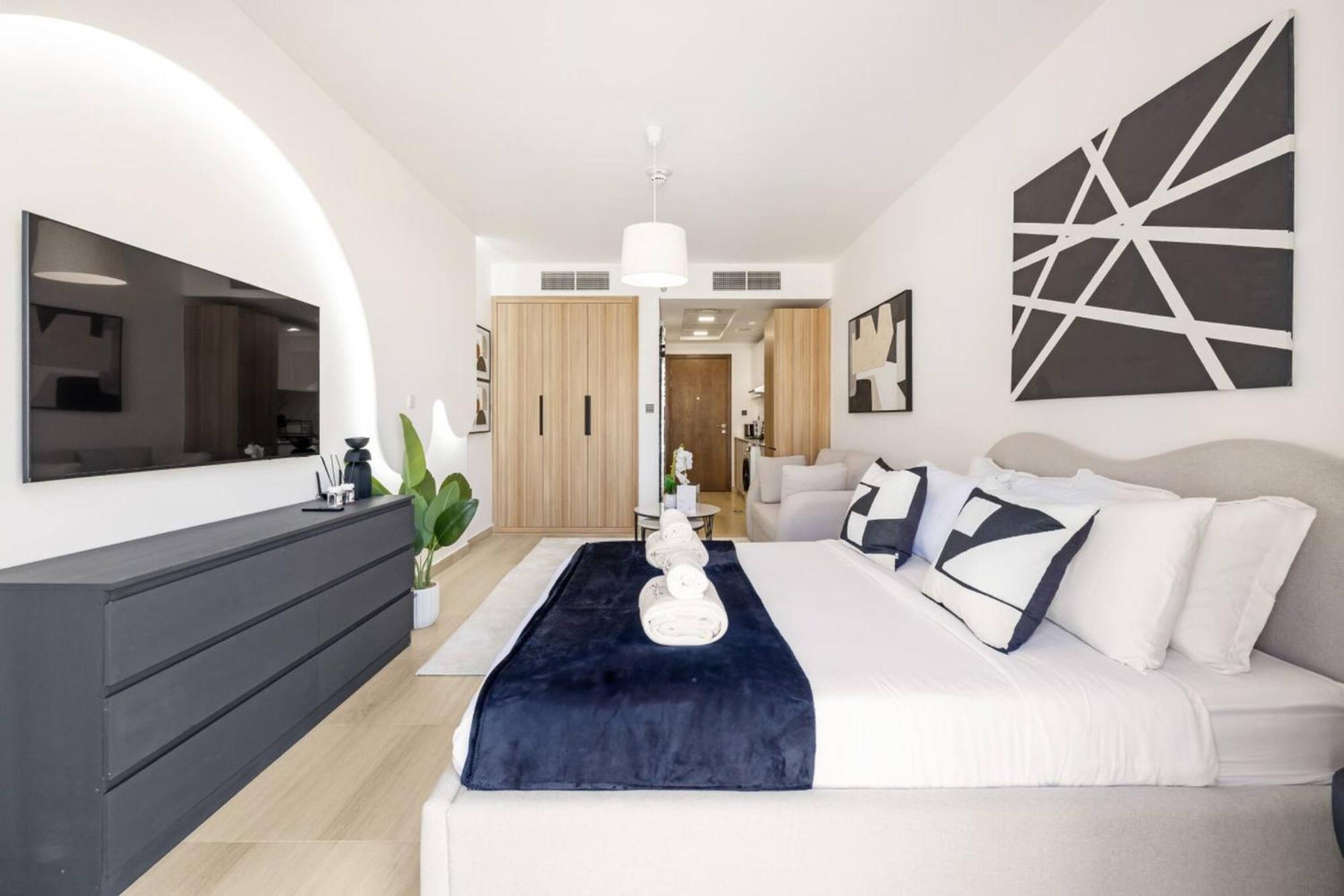 Apartment Boulevard - Stylish Upgraded - Designer Touches In Jvc