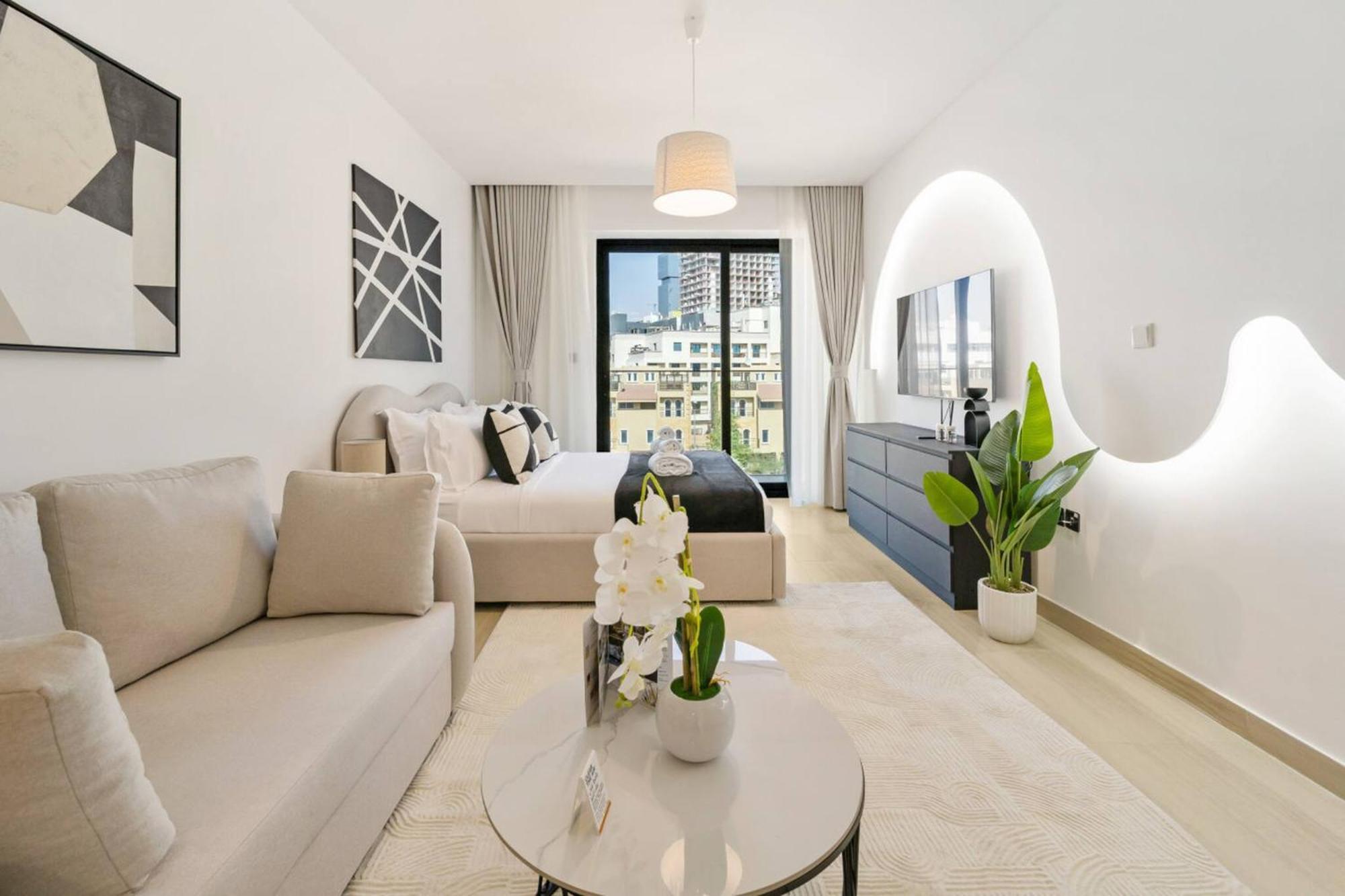 Boulevard - Stylish Upgraded - Designer Touches In Jvc Apartment *