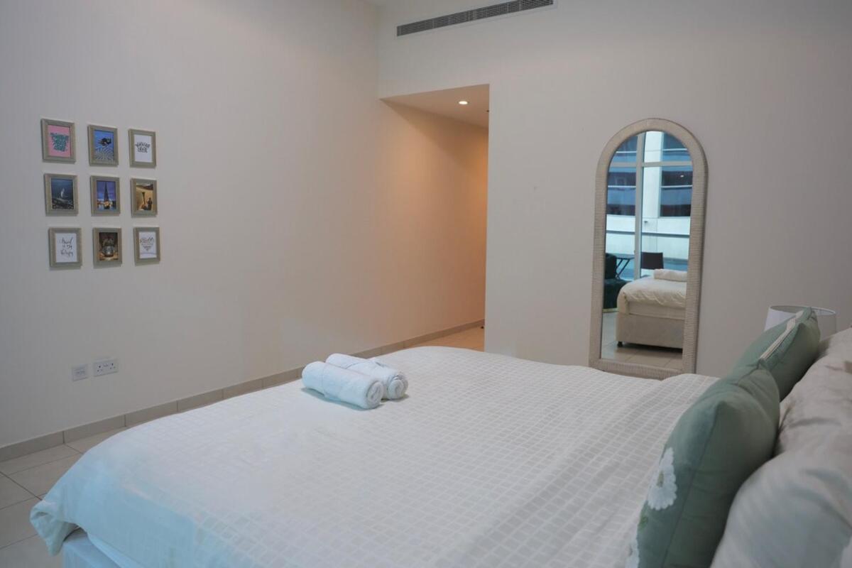 Nivis Find- Luxury 1 Bhk Nearby Mall Apartment Dubai