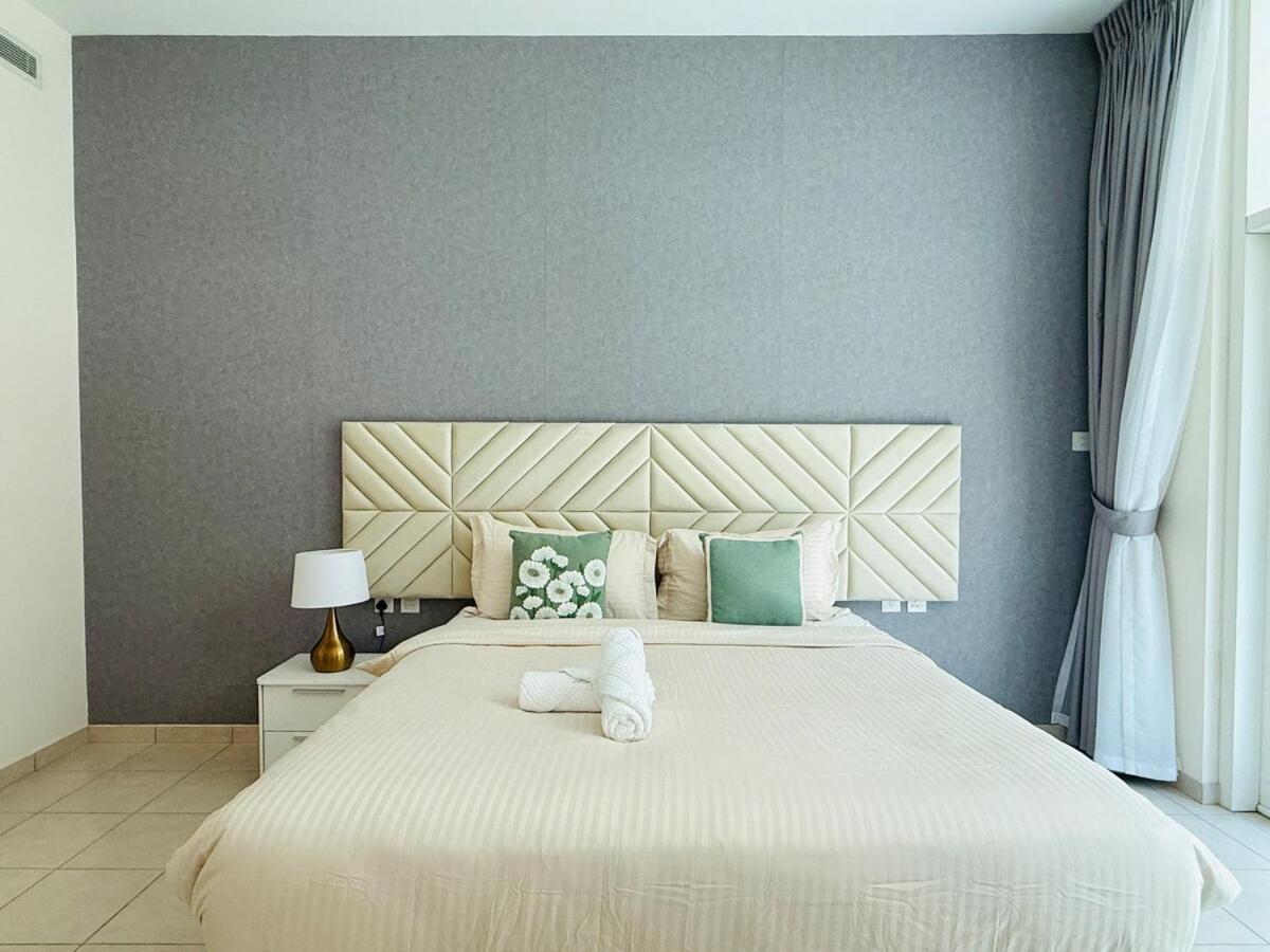 Nivis Find- Luxury 1 Bhk Nearby Mall Apartment *