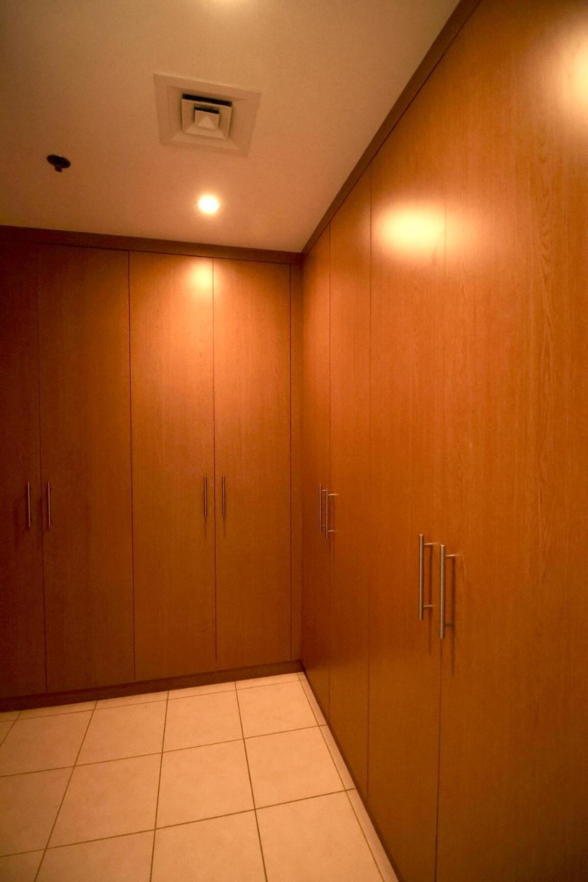 Nivis Find- Luxury 1 Bhk Nearby Mall * Dubai