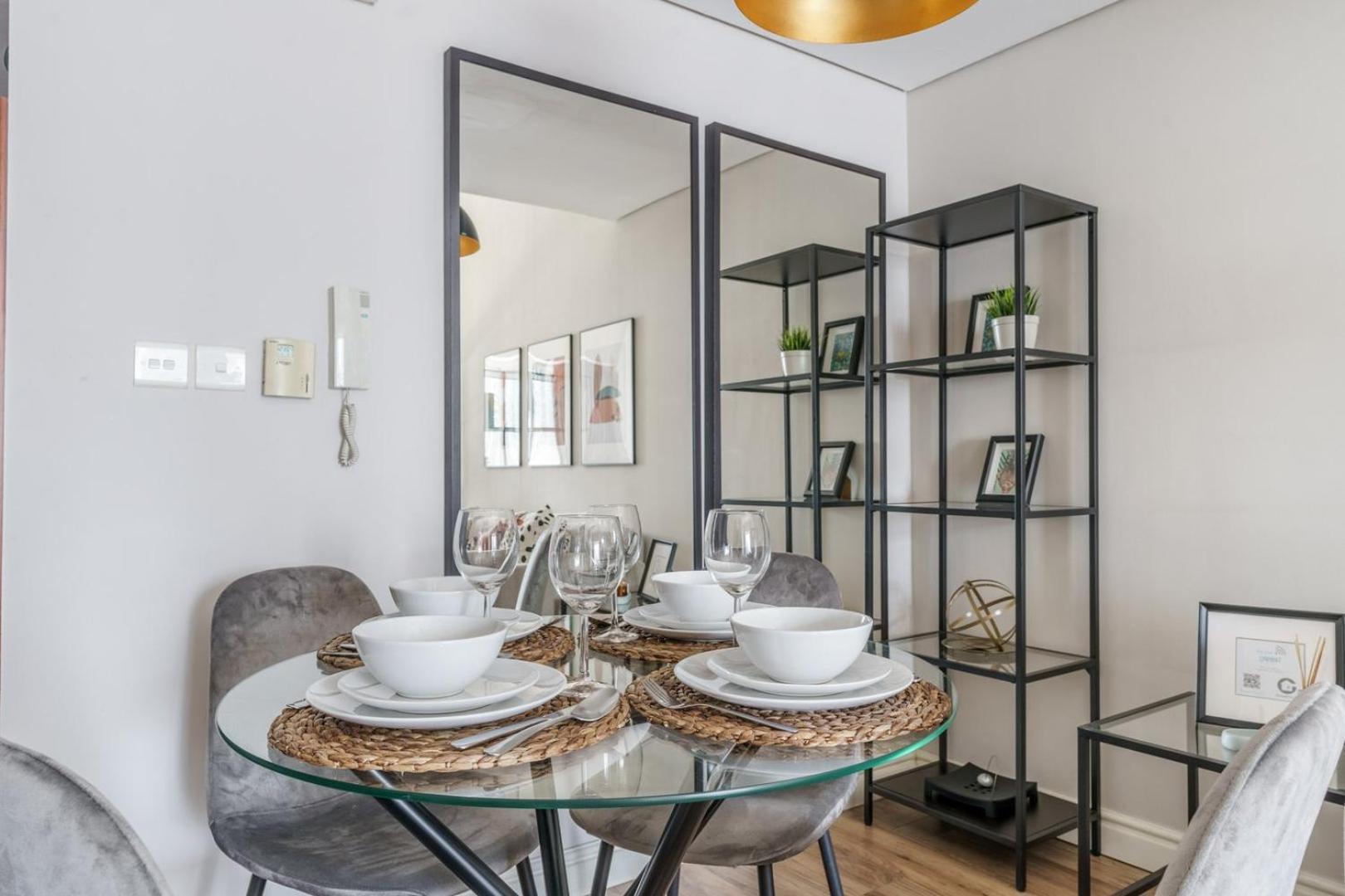 Guestready Homes - Industrial Chic
