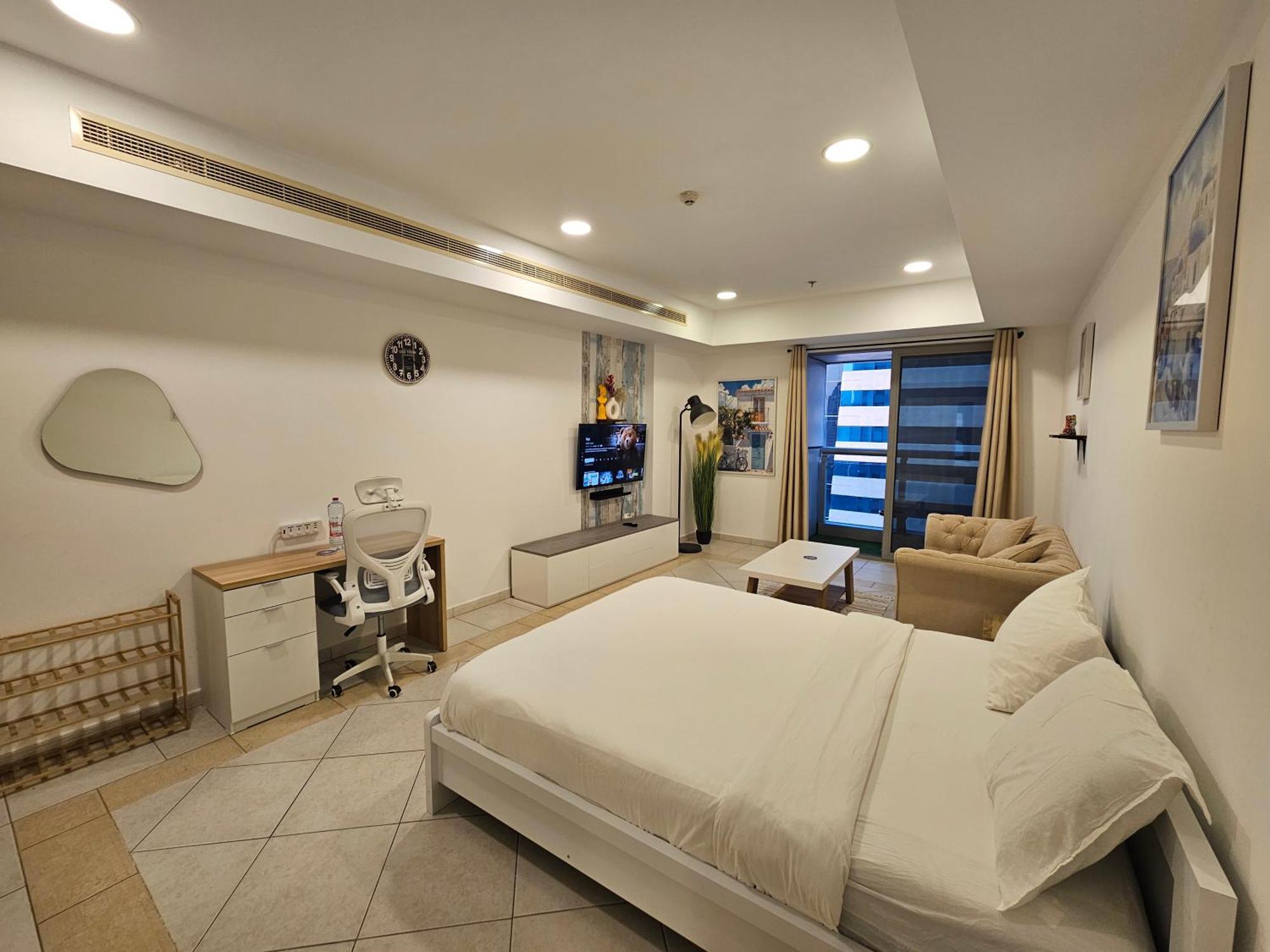 Super Host At Highest Residential Tower In The World, Private In A Shared Homestay