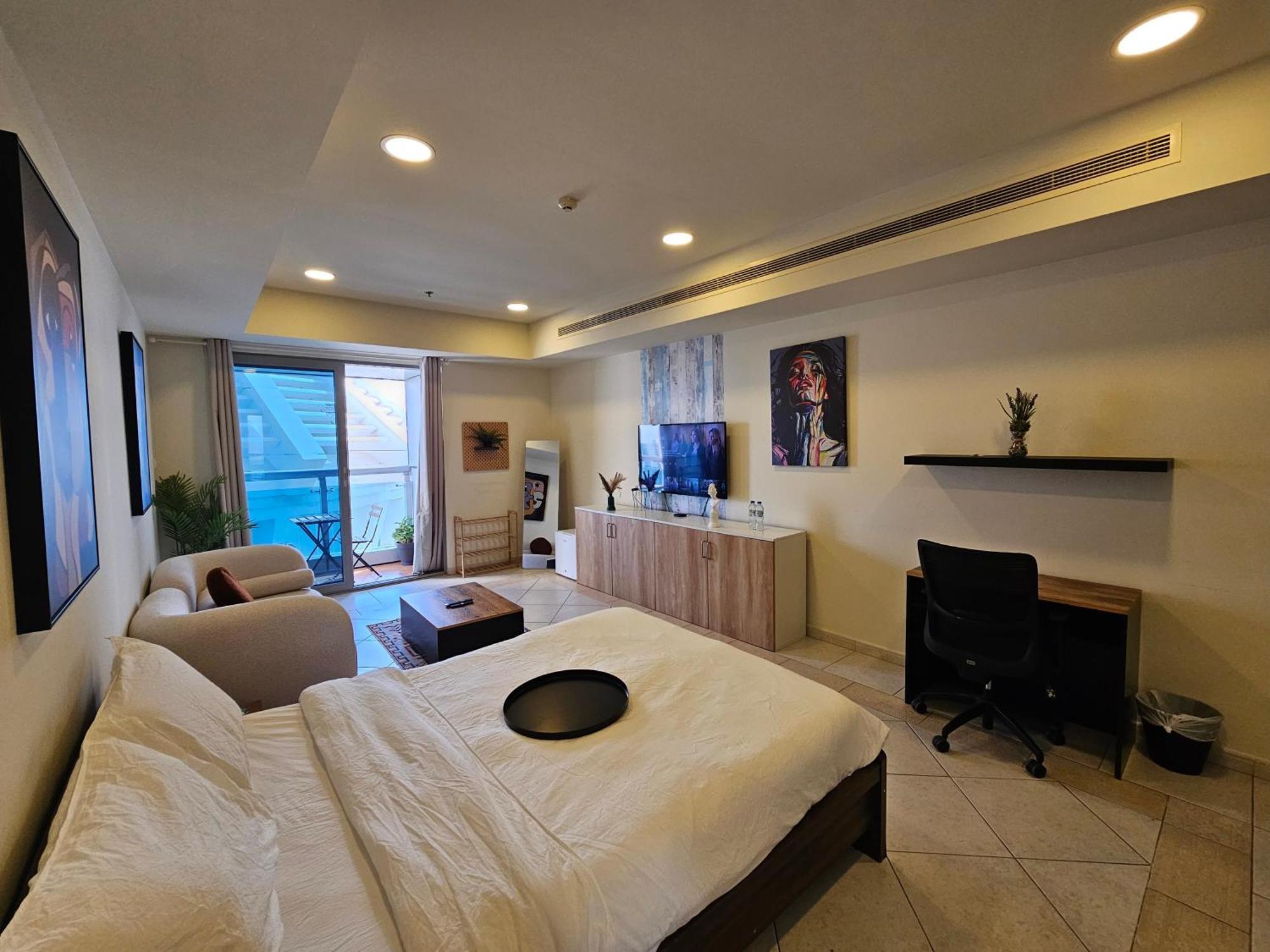 Super Host At Highest Residential Tower In The World, Private In A Shared Homestay *