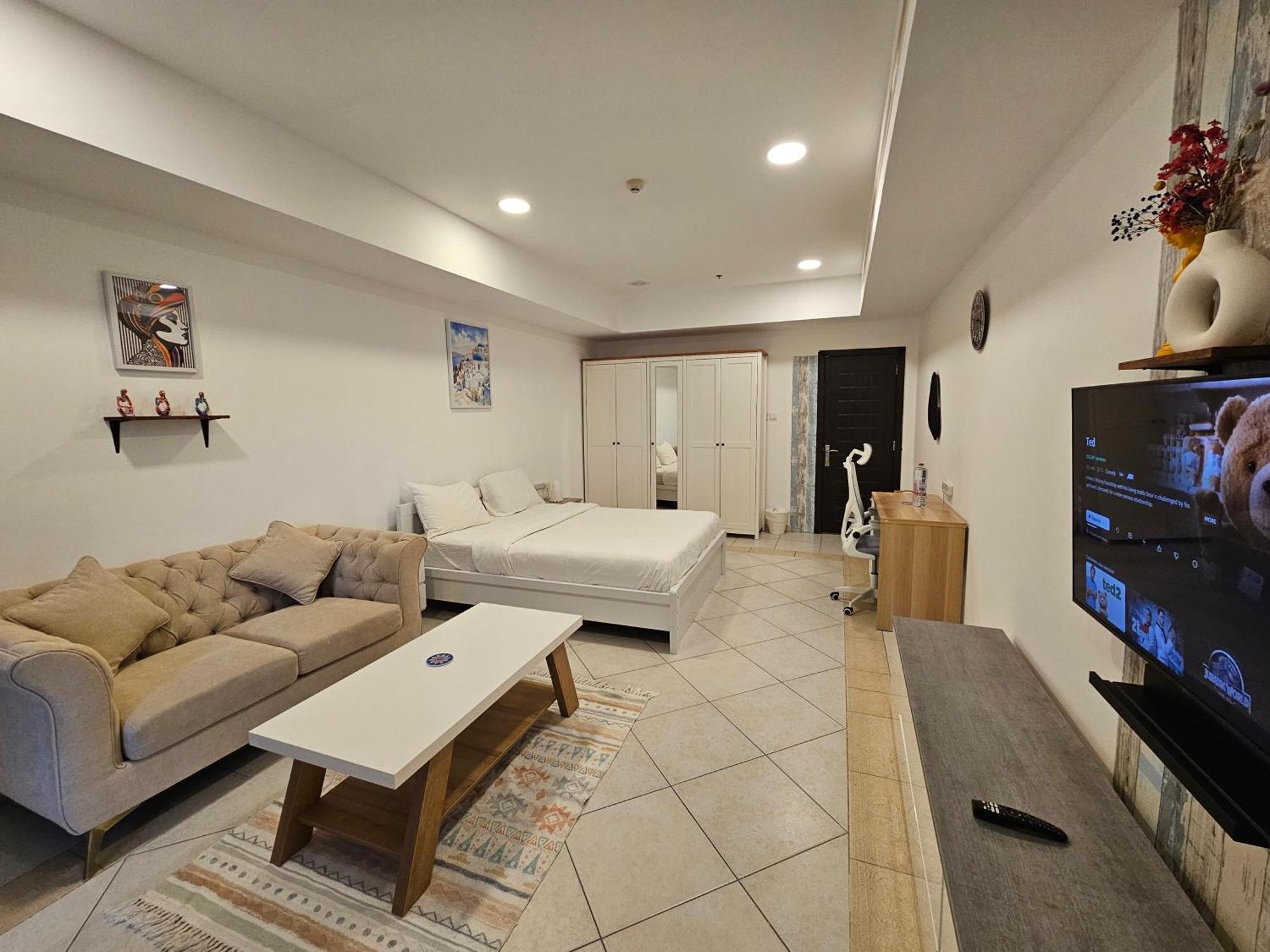 Homestay Super Host At Highest Residential Tower In The World, Private In A Shared *