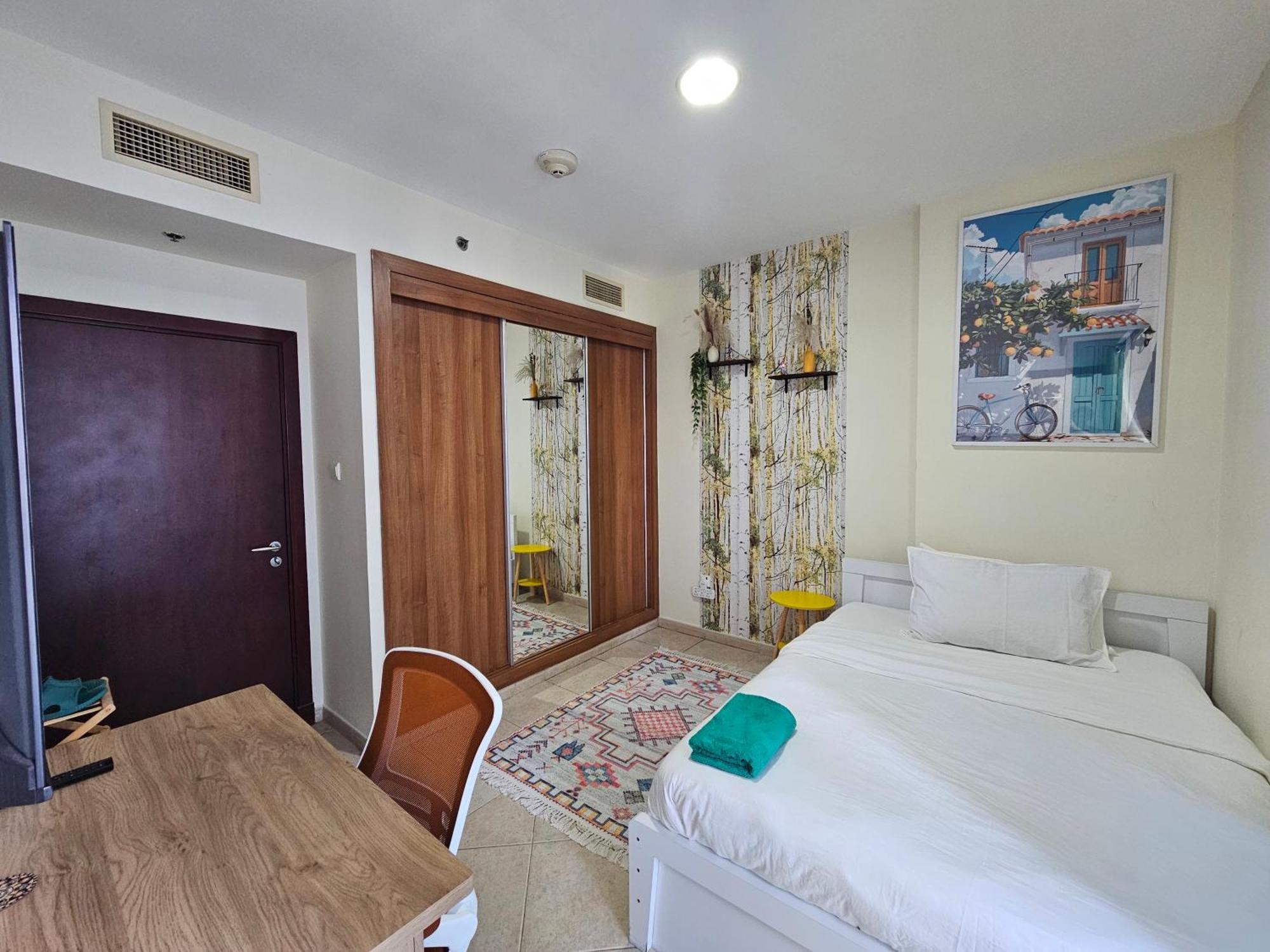 Homestay Super Host At Highest Residential Tower In The World, Private In A Shared Dubai