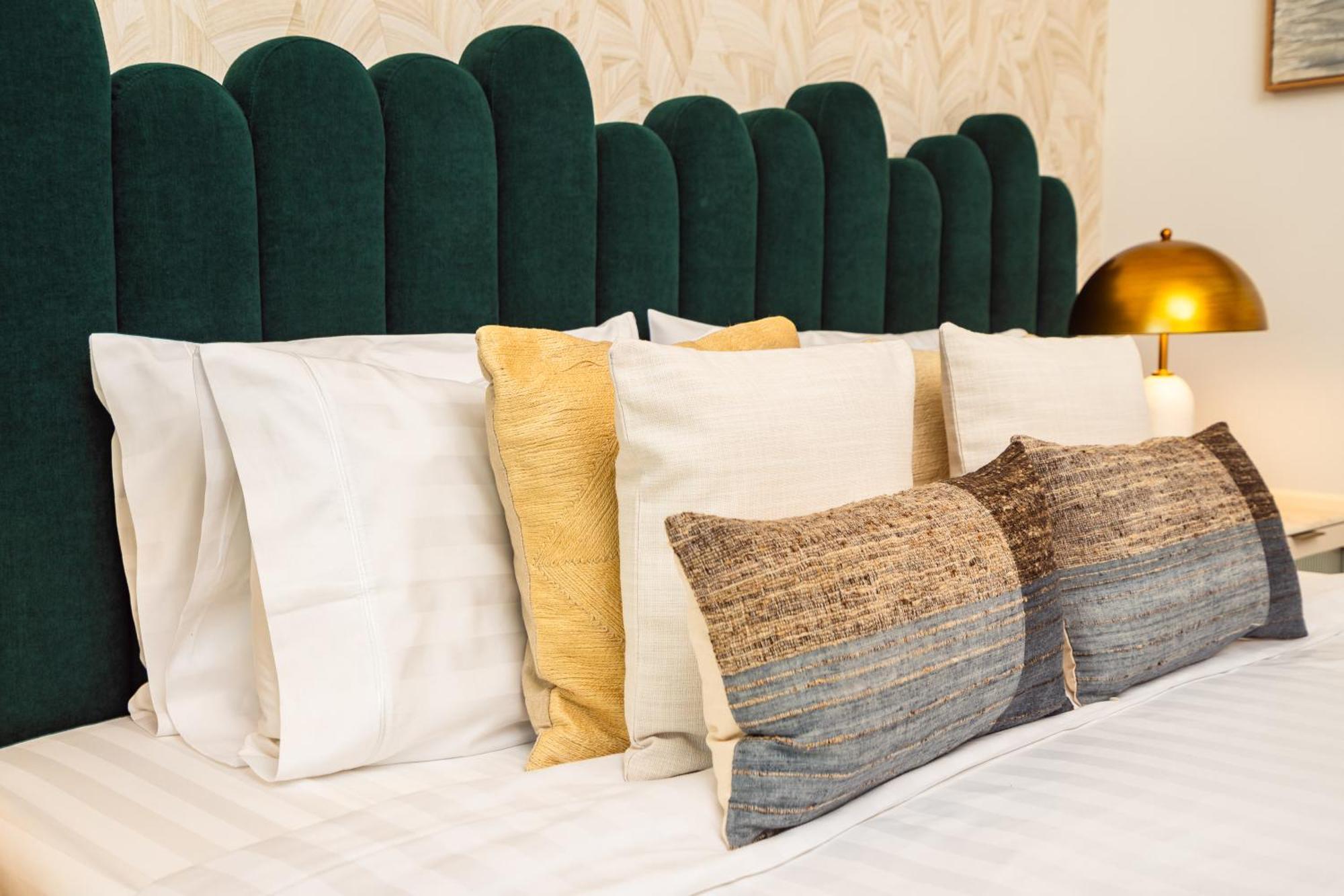 Prime Retreats @ Downtown Views By Emaar
