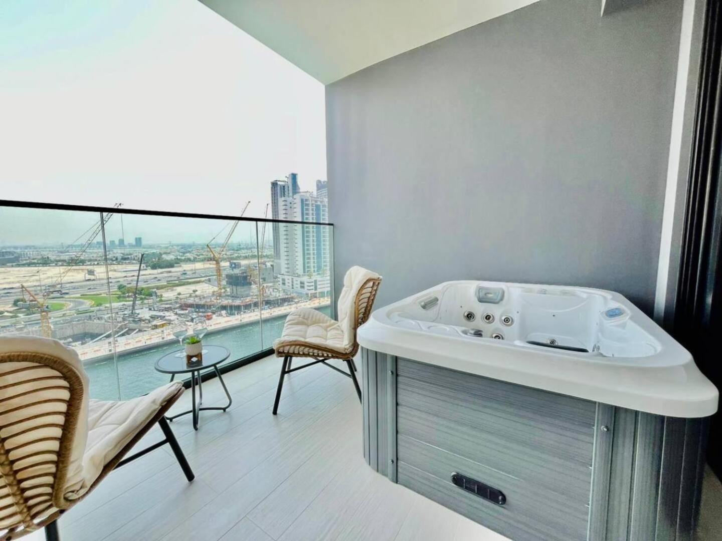 Apartment Canal-view Jacuzzi Business Bay *