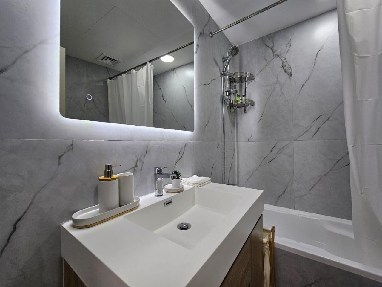 Golden Hour Marina View Apartment Dubai