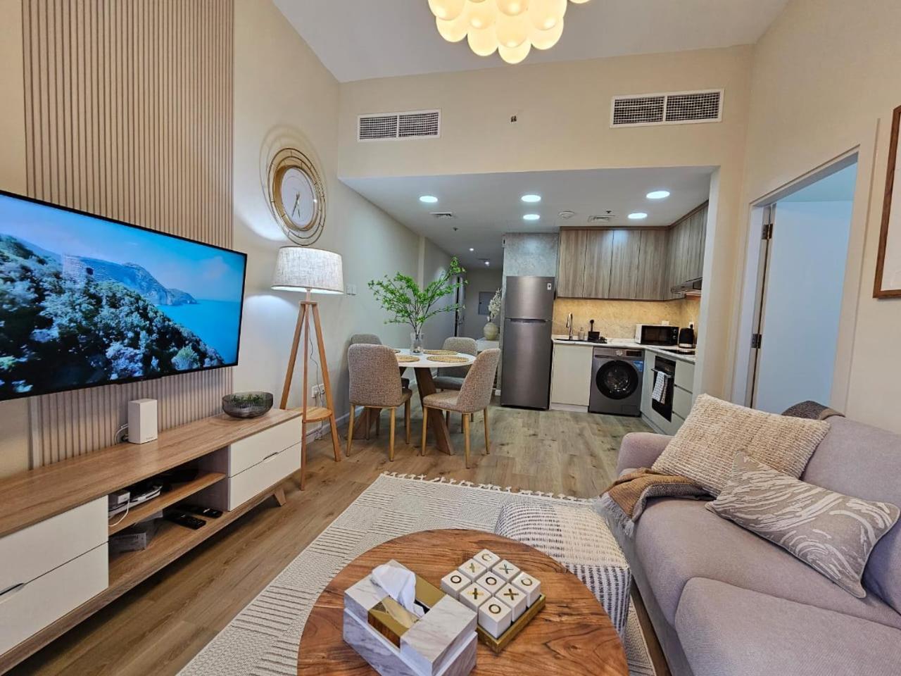 Golden Hour Marina View Apartment Dubai