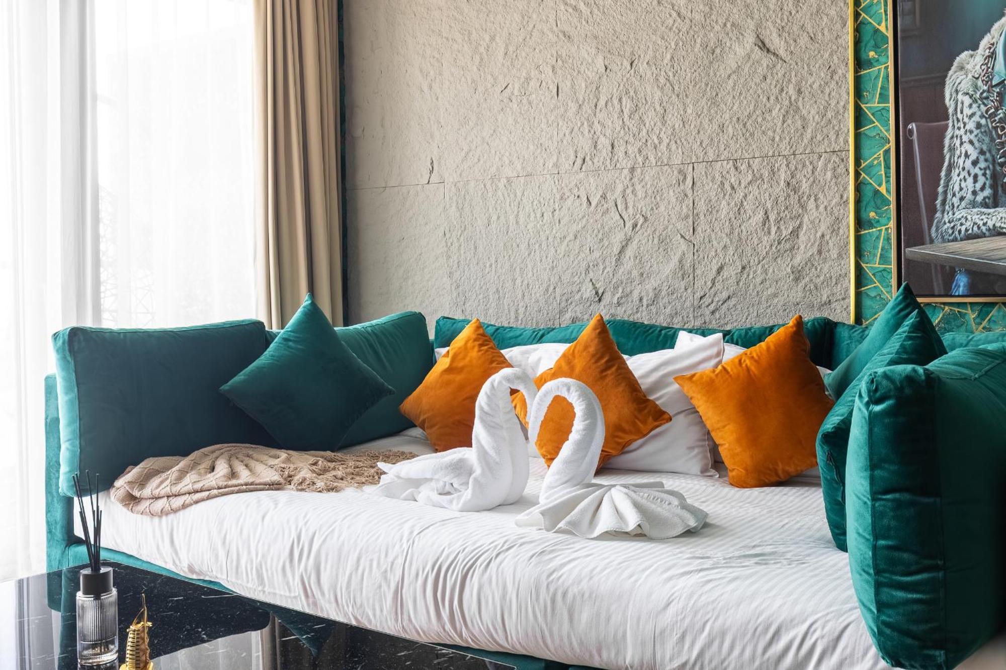 Full Burj Khalifa View Lux 2bedroom With Rooftop Pool Location In Paramount Midtown *