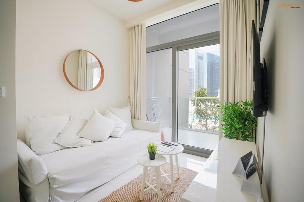 Bnbeyond's Serene Poolside Bliss *