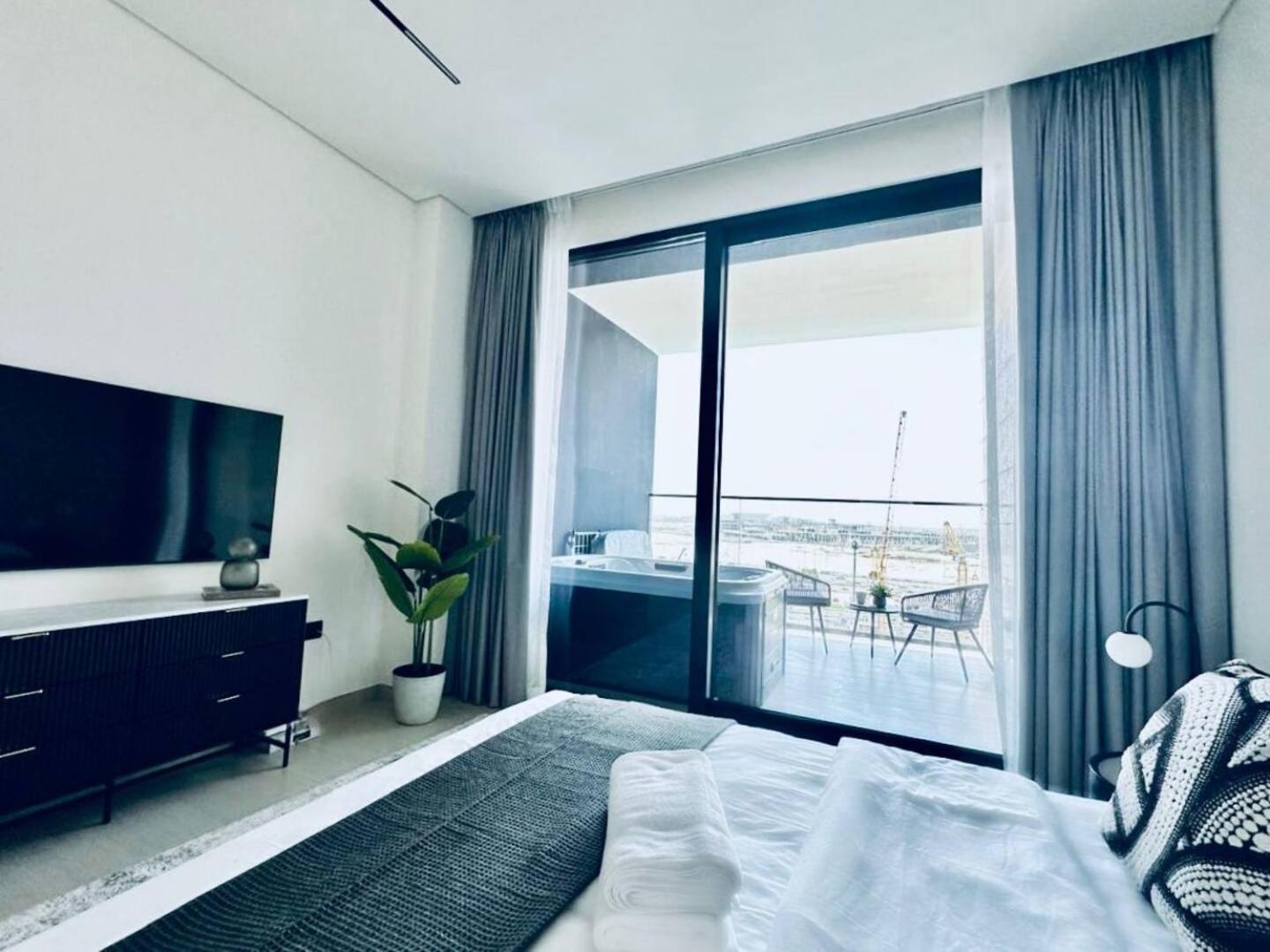 Elegant Canal View Business Bay Apartment Dubai