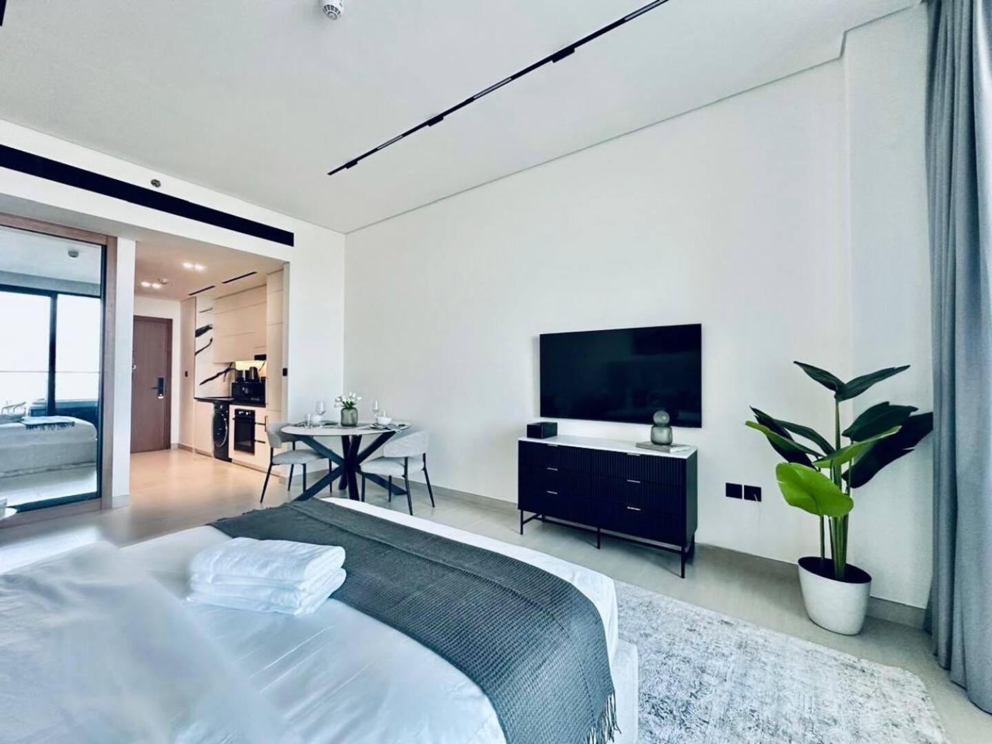 Elegant Canal View Business Bay Apartment Dubai